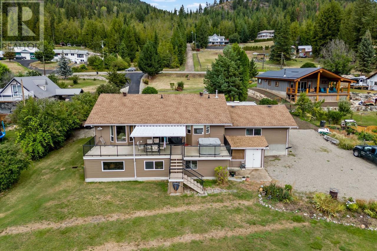 3712 Parri Road, Sorrento, British Columbia  V0E 2W1 - Photo 4 - 10322695