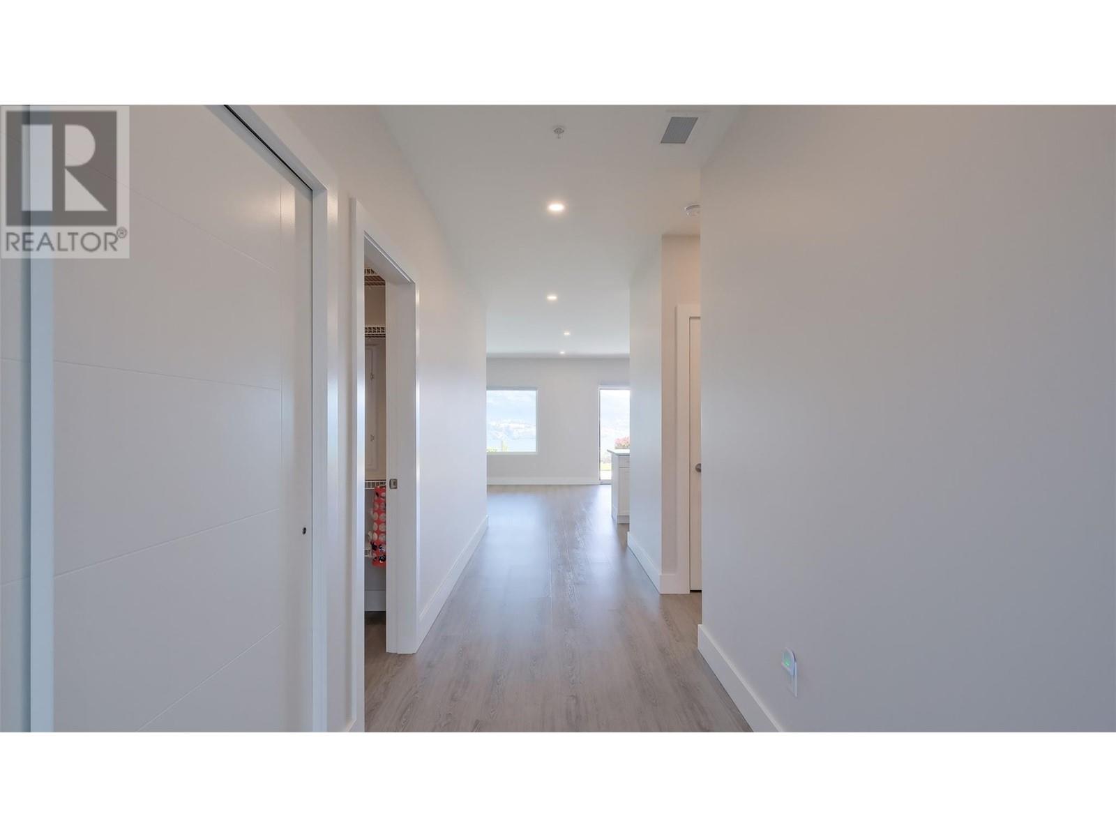 400 Vista Park Unit# 412, Penticton, British Columbia  V2A 0B2 - Photo 3 - 10323081