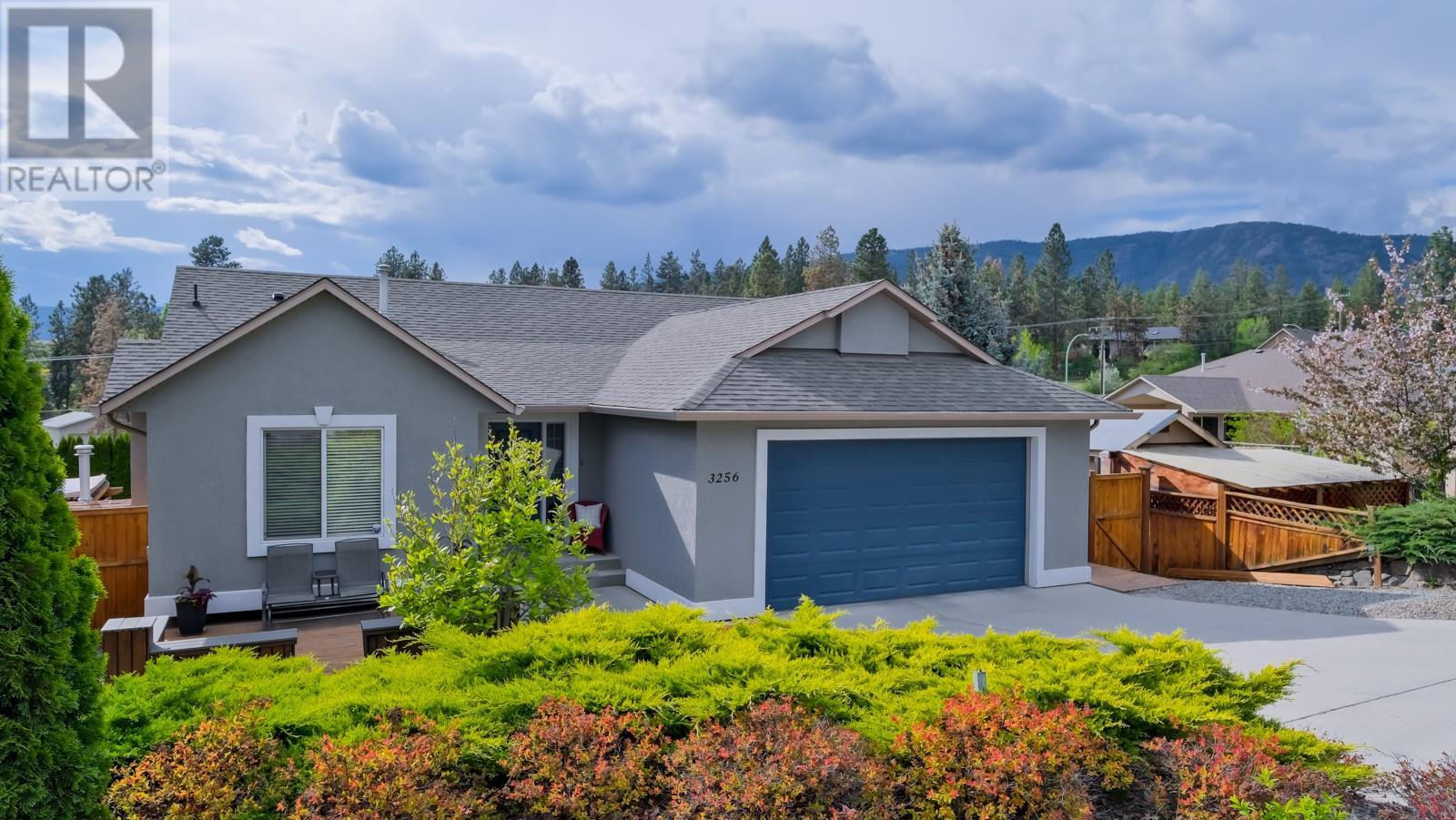 3256 Merlot Court, West Kelowna, British Columbia  V4T 2W7 - Photo 2 - 10323475