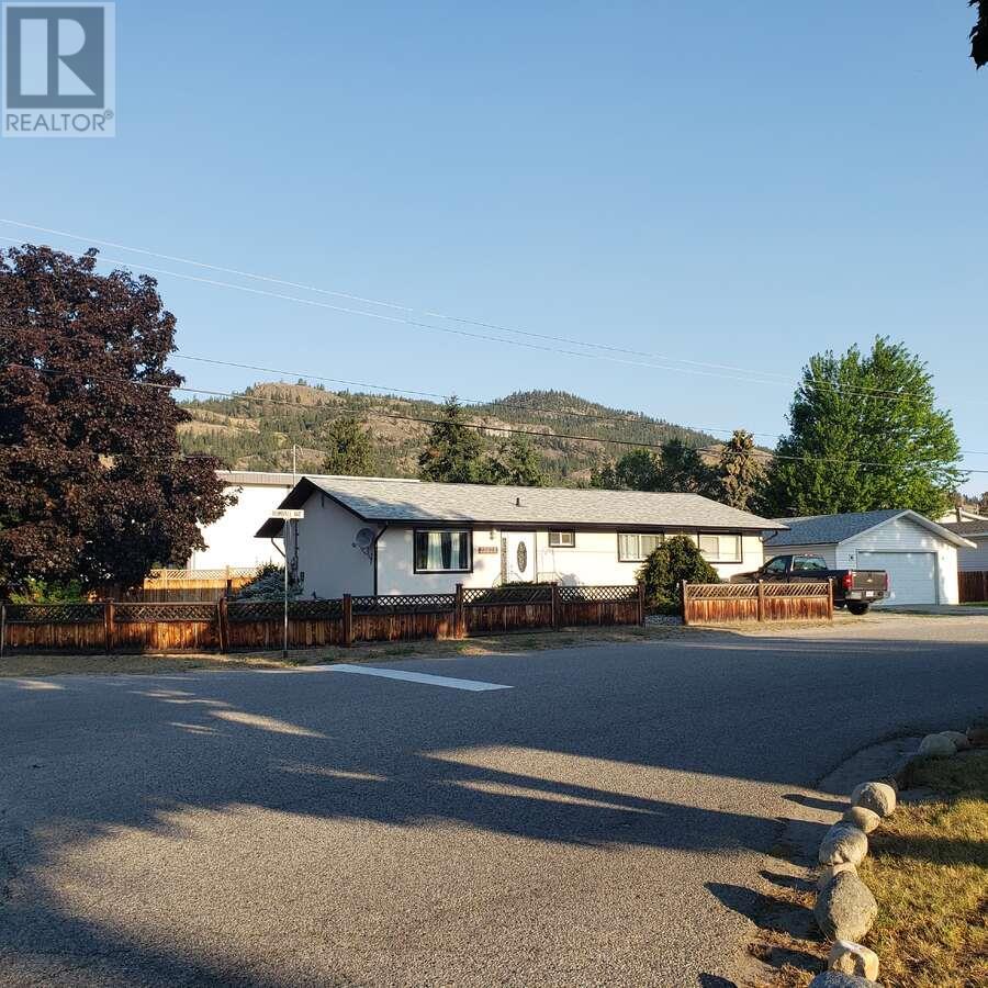 13608 Rumball Avenue, Summerland, British Columbia  V0E 1Z0 - Photo 2 - 10323568