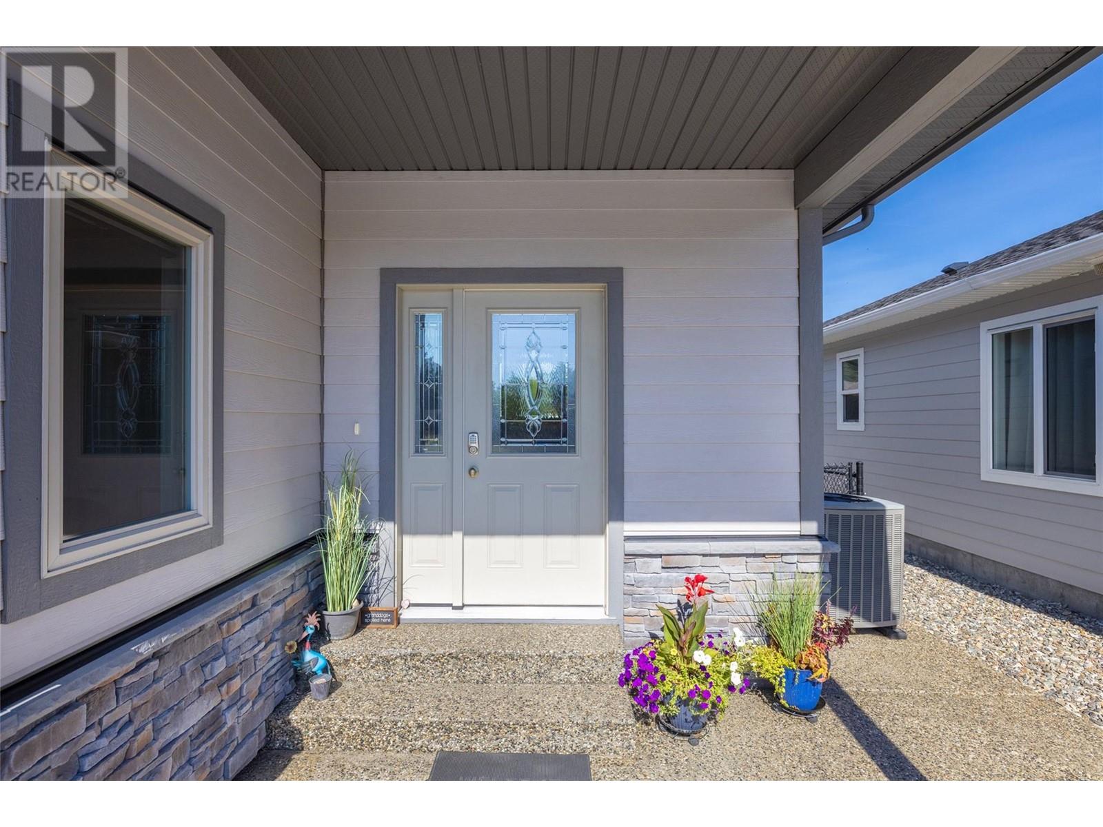 613 Nighthawk Avenue, Vernon, British Columbia  V1H 2A1 - Photo 3 - 10323550