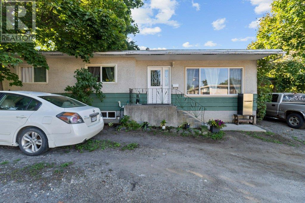 910 Okanagan Avenue Se, Salmon Arm, British Columbia  V1E 1H3 - Photo 3 - 10323274