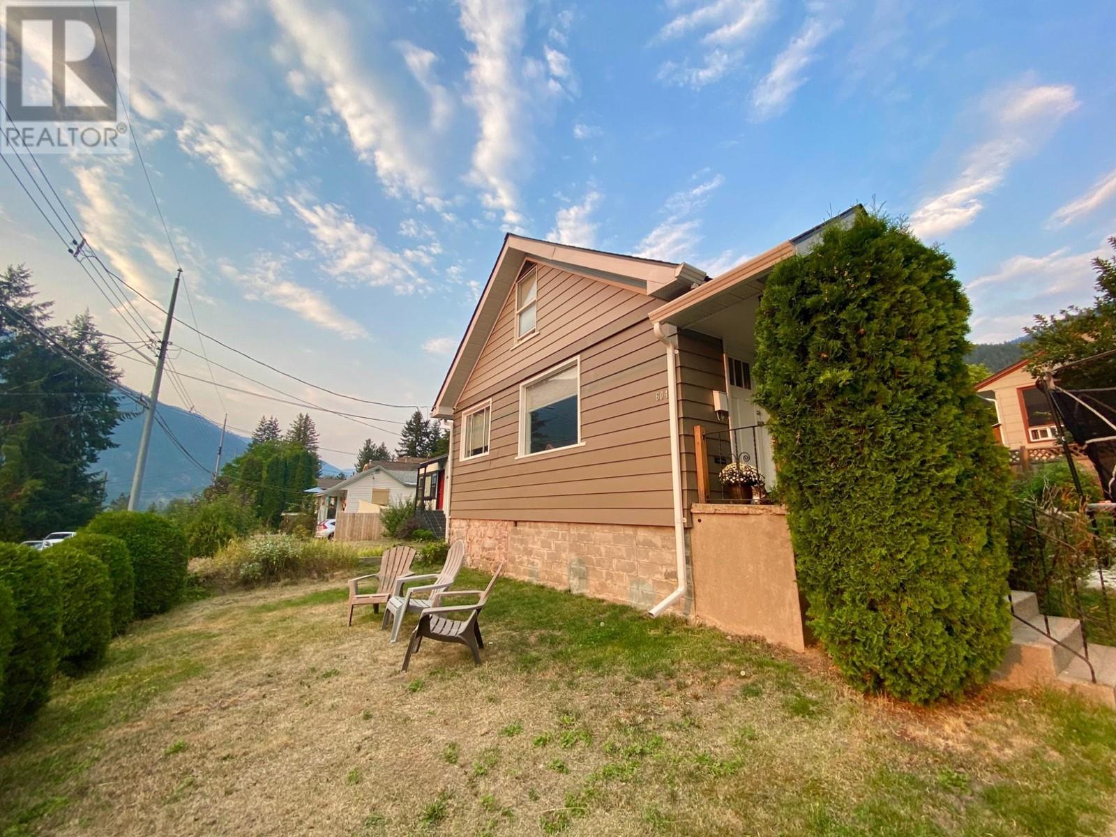 604 Sixth Street, Nelson, British Columbia  V1L 2Y6 - Photo 7 - 2479473