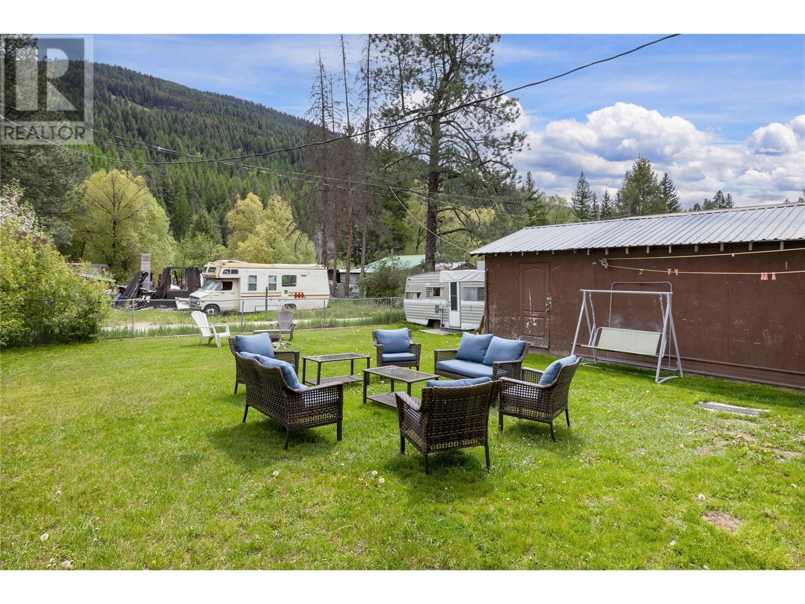 5836 33 Highway, Beaverdell, British Columbia  V0H 1A0 - Photo 7 - 10324008