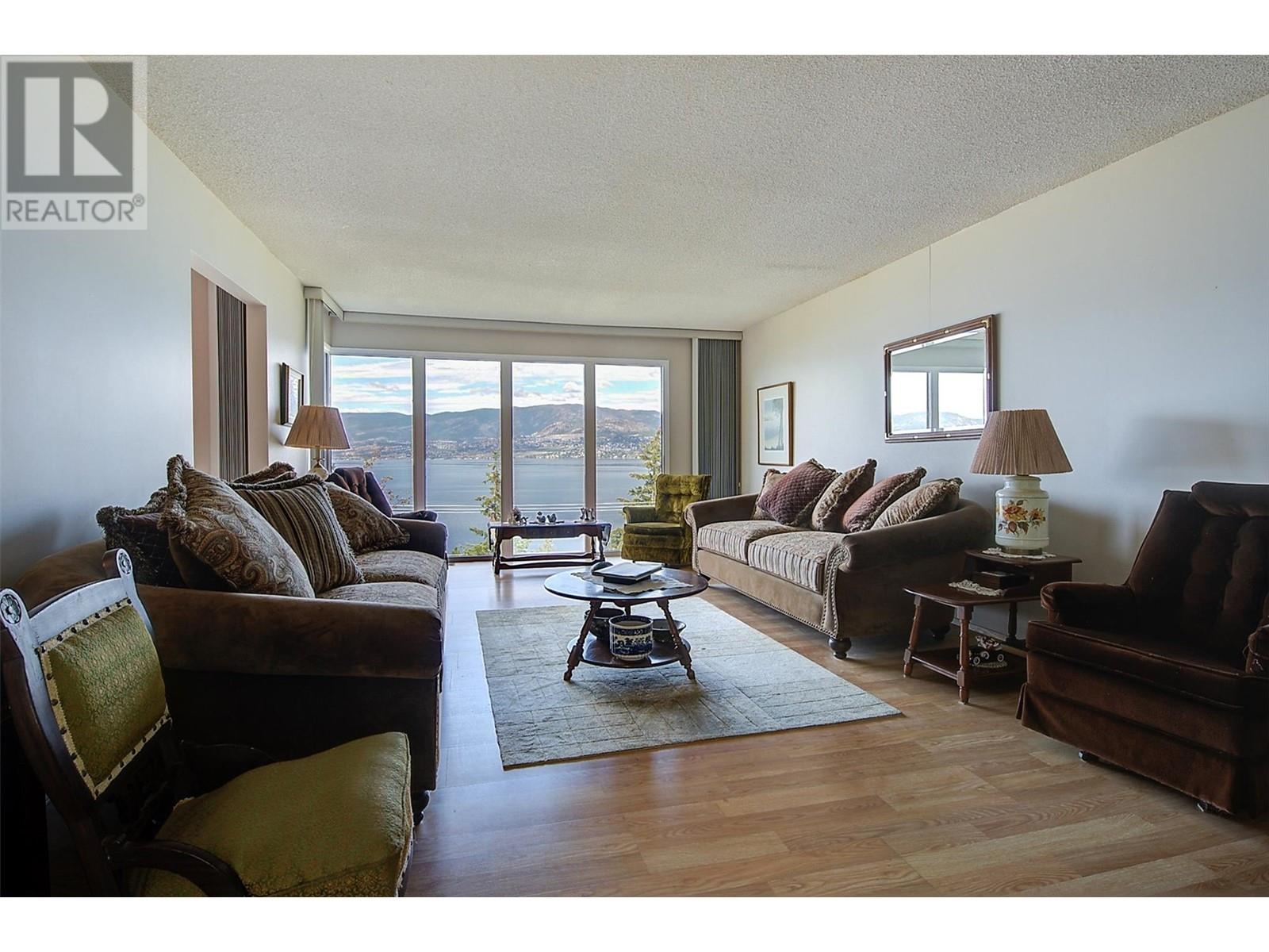 402 Viewcrest Road, Kelowna, British Columbia  V1W 4J8 - Photo 10 - 10324158