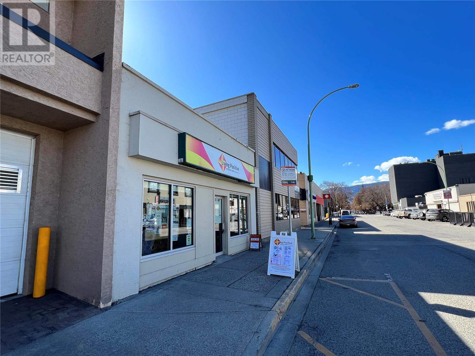 255 Lawrence Avenue, Kelowna, British Columbia  V1Y 6L2 - Photo 2 - 10323997