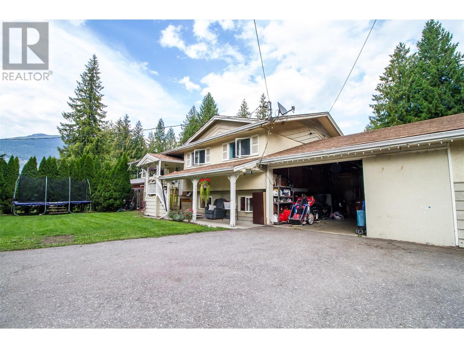 1766 Biatecki Road, Revelstoke, British Columbia  V0E 2S1 - Photo 47 - 10323910