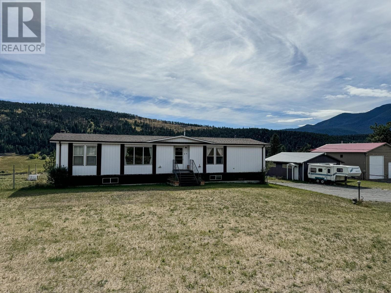 7520 West Subdivision Road, Clinton, British Columbia  V0K 1K0 - Photo 2 - 180937