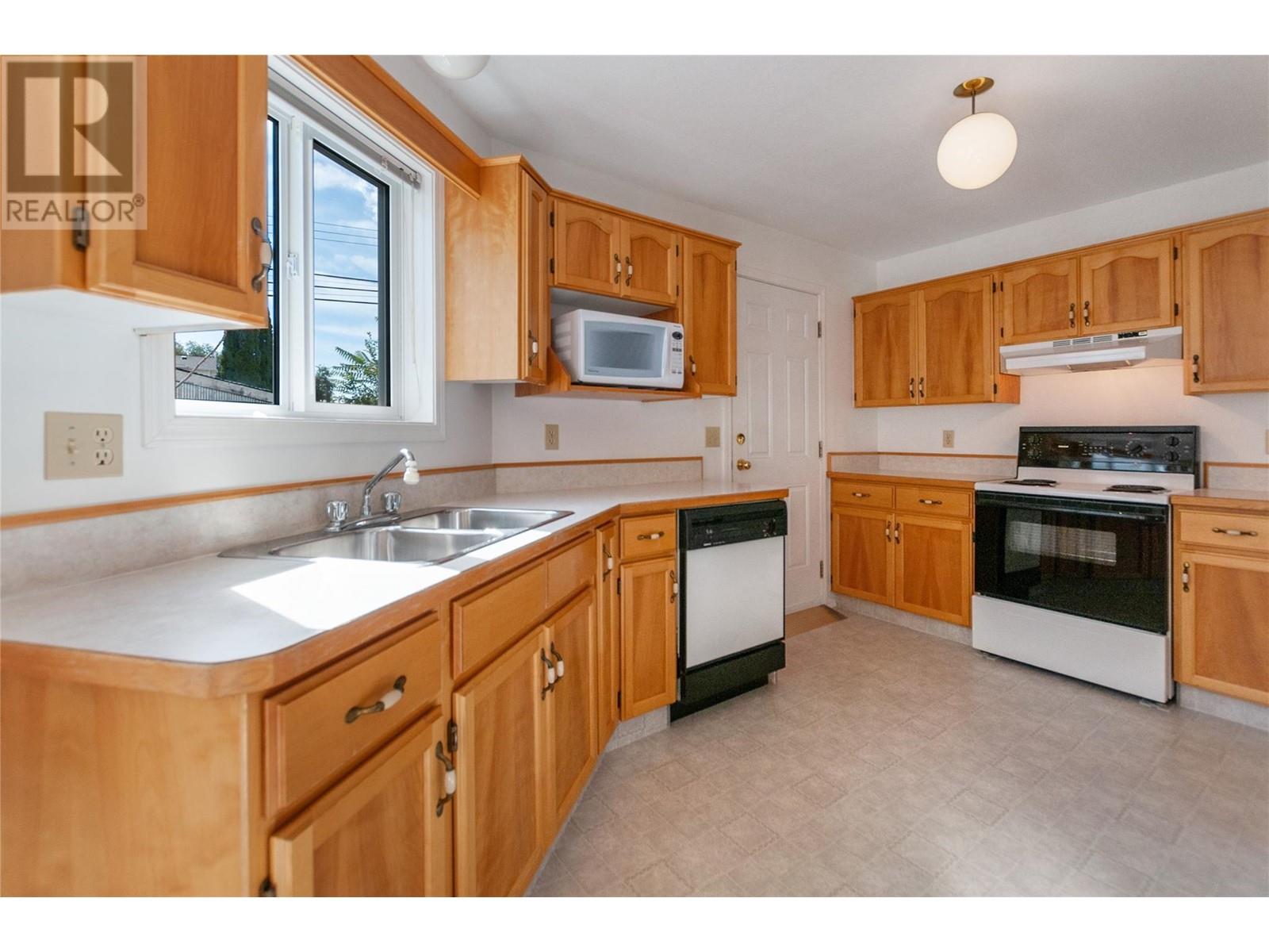 402 Rene Avenue Unit# 101, Penticton, British Columbia  V2A 7M2 - Photo 7 - 10324105