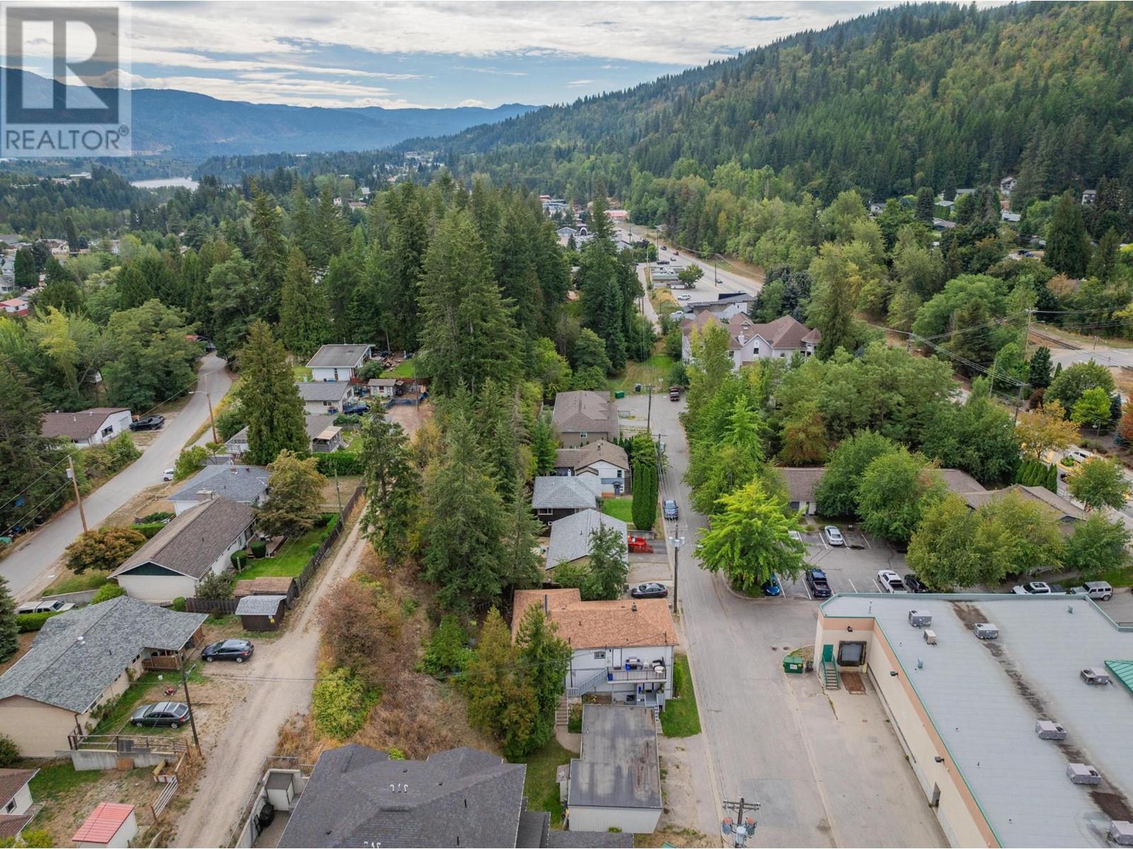 643 11th Avenue, Castlegar, British Columbia  V1N 1J7 - Photo 64 - 2479623