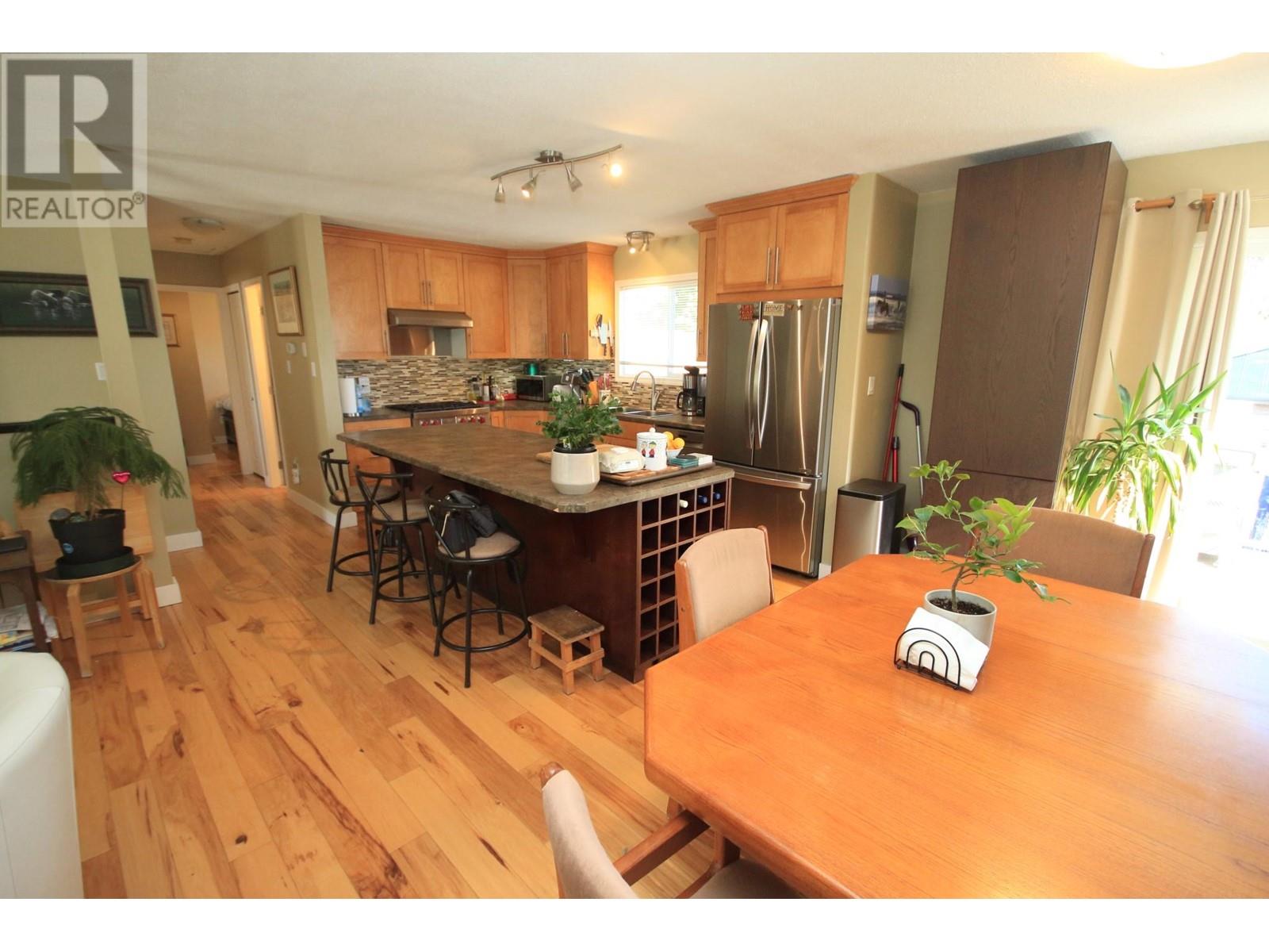 6487 Coyote Street, Oliver, British Columbia  V0H 1T3 - Photo 3 - 10324292