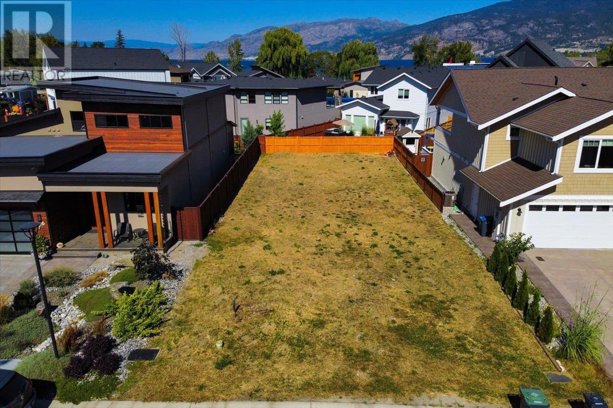 888 Johnson Street, Summerland, British Columbia  V0H 1Z9 - Photo 3 - 10324668