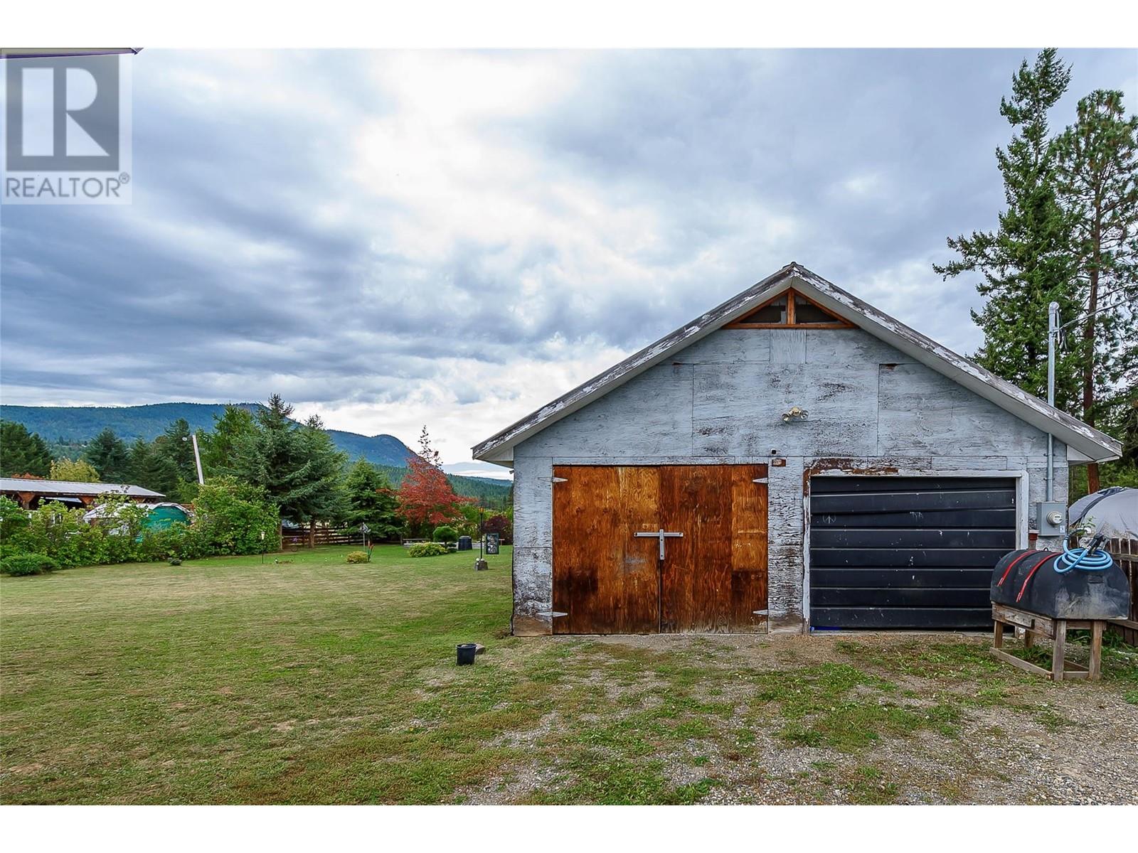 20 Pemberton Road, Lumby, British Columbia  V0E 2G7 - Photo 49 - 10324744