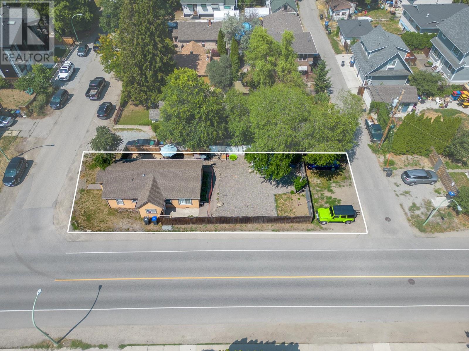 2293 Woodlawn Street, Kelowna, British Columbia  V1Y 2T1 - Photo 2 - 10324294