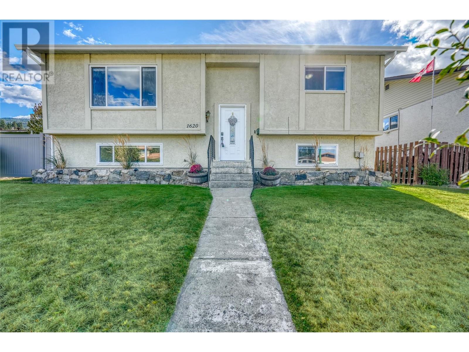 1620 Hatfield Avenue, Penticton, British Columbia  V2A 6L9 - Photo 1 - 10324940