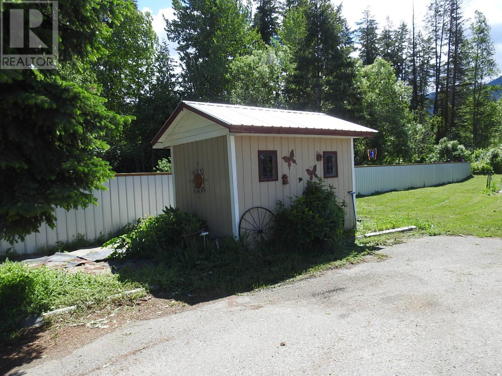 3745 Highway 97a Road, Spallumcheen, British Columbia  V4Y 0T3 - Photo 11 - 10325476