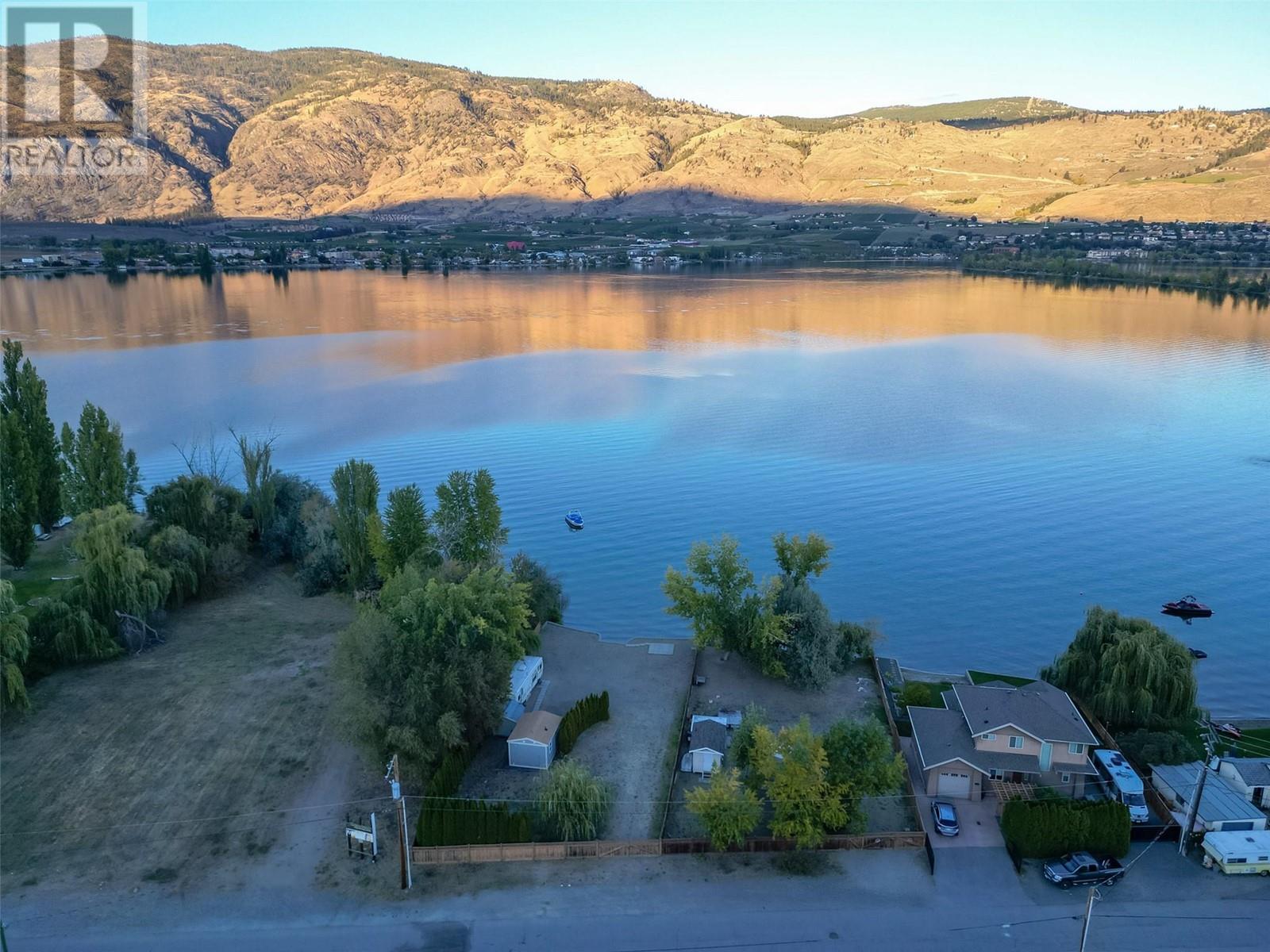 4025 Oleander Drive, Osoyoos, British Columbia  V0H 1V1 - Photo 2 - 10325474