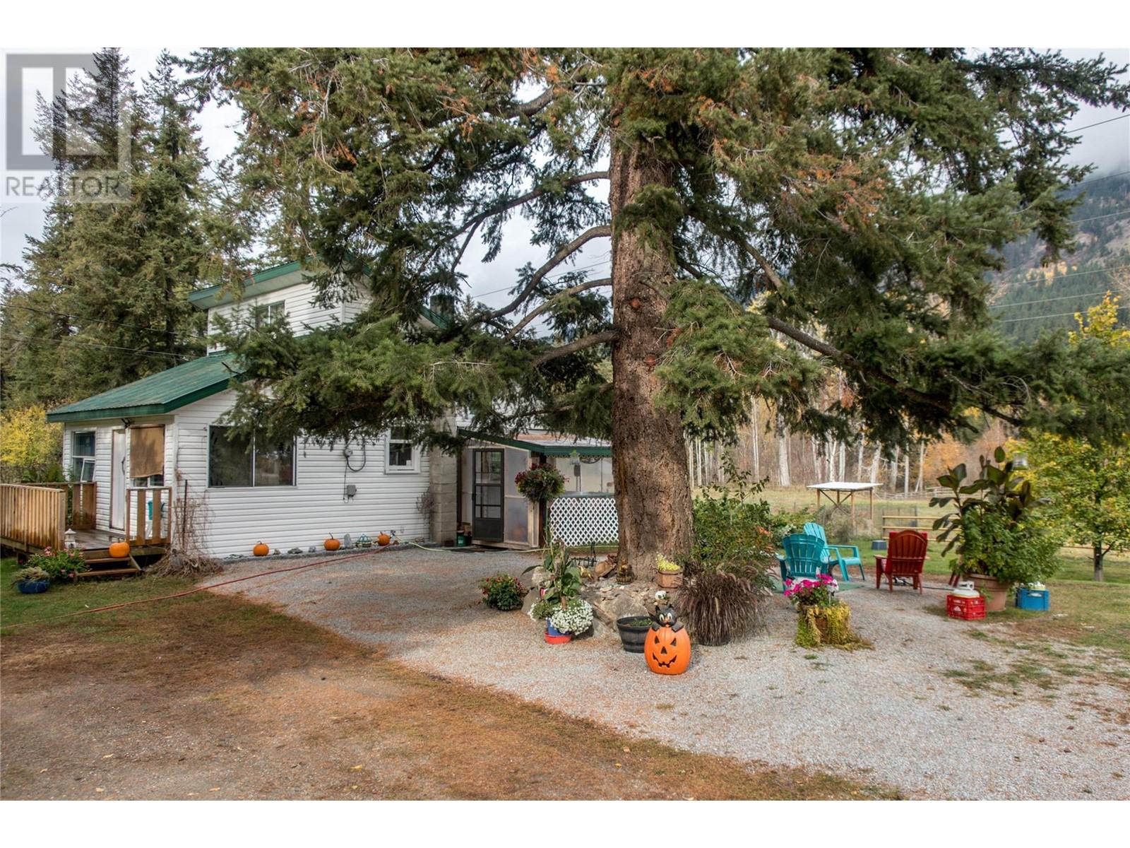 1385 6 Highway, Cherryville, British Columbia  V0E 2G1 - Photo 28 - 10325599