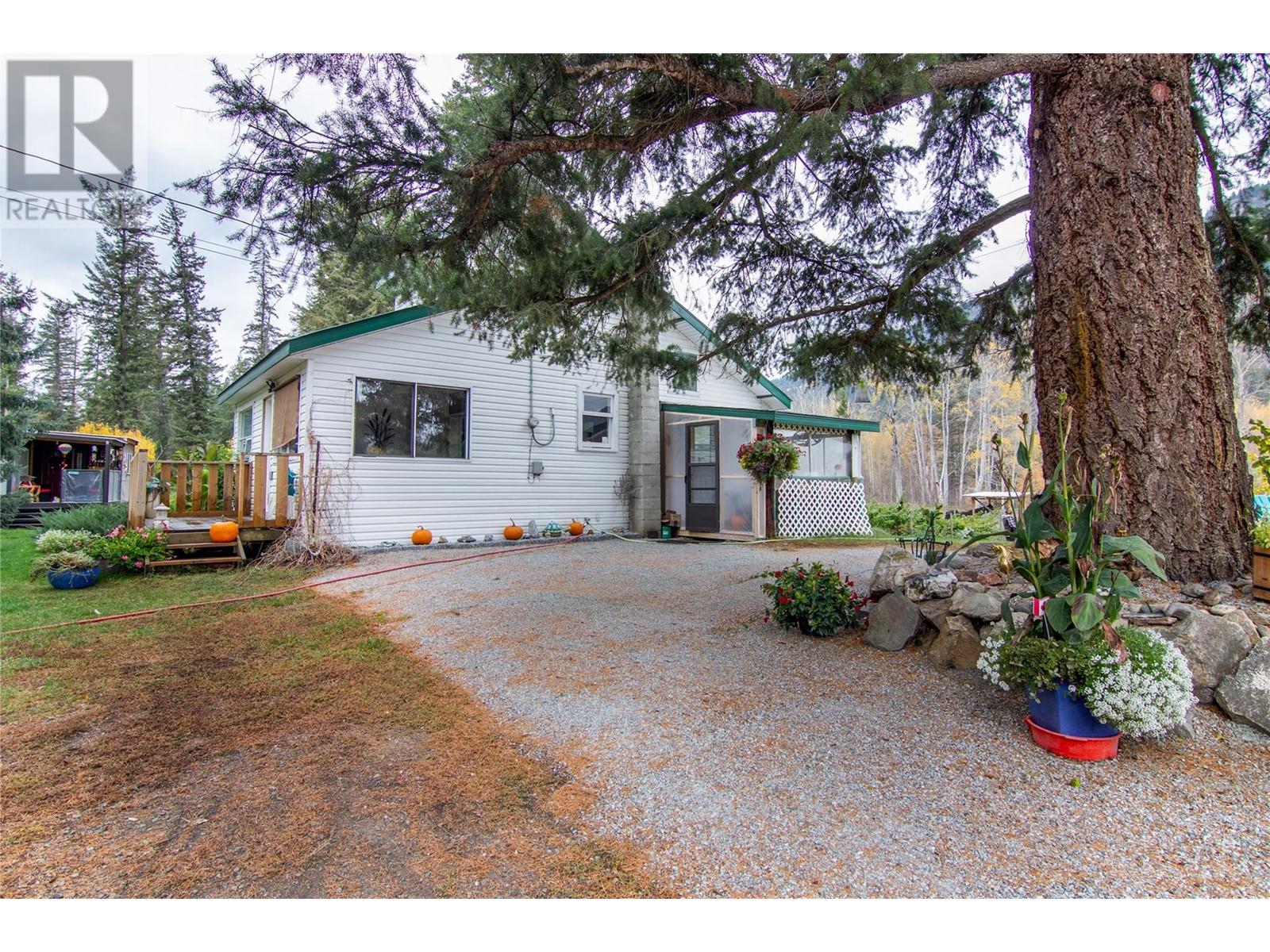 1385 6 Highway, Cherryville, British Columbia  V0E 2G1 - Photo 6 - 10325599