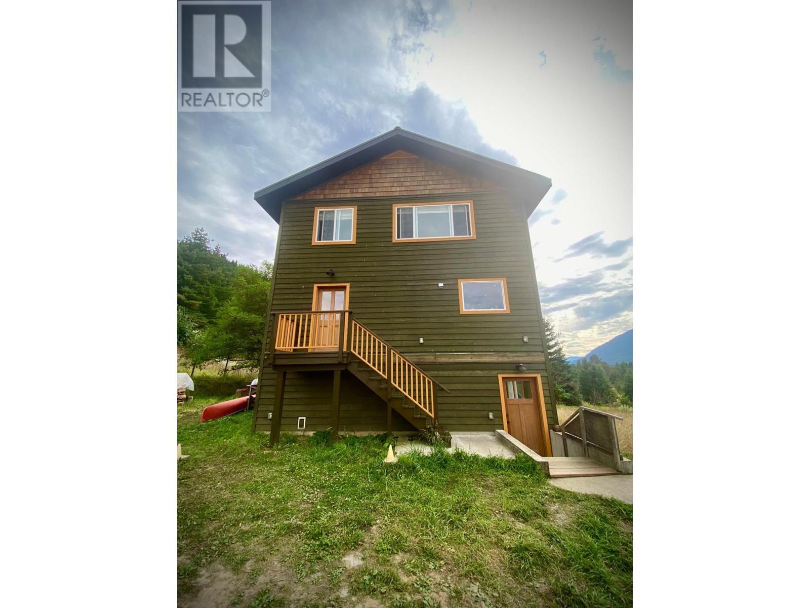 2284 Upper Glade Road, Glade, British Columbia  V1N 4R5 - Photo 3 - 2479907