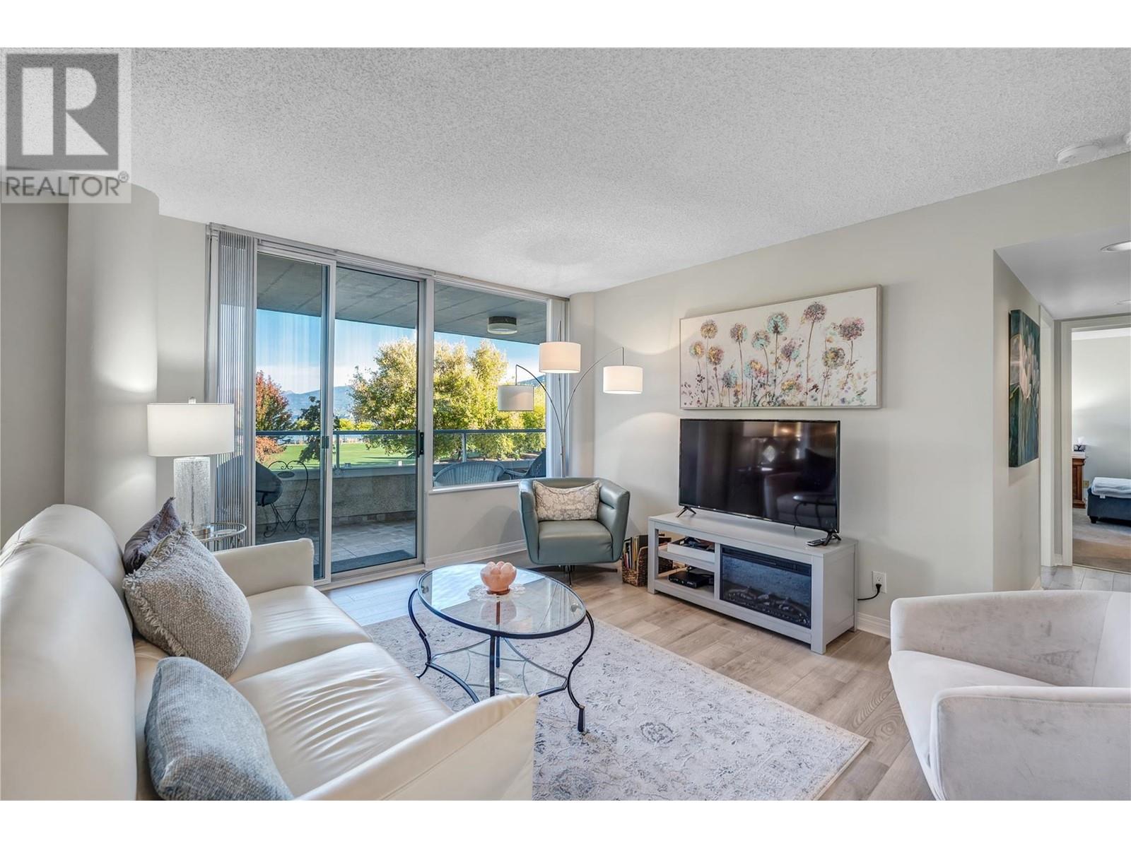 86 Lakeshore Drive Unit# 202, Penticton, British Columbia  V2A 1B5 - Photo 1 - 10325407