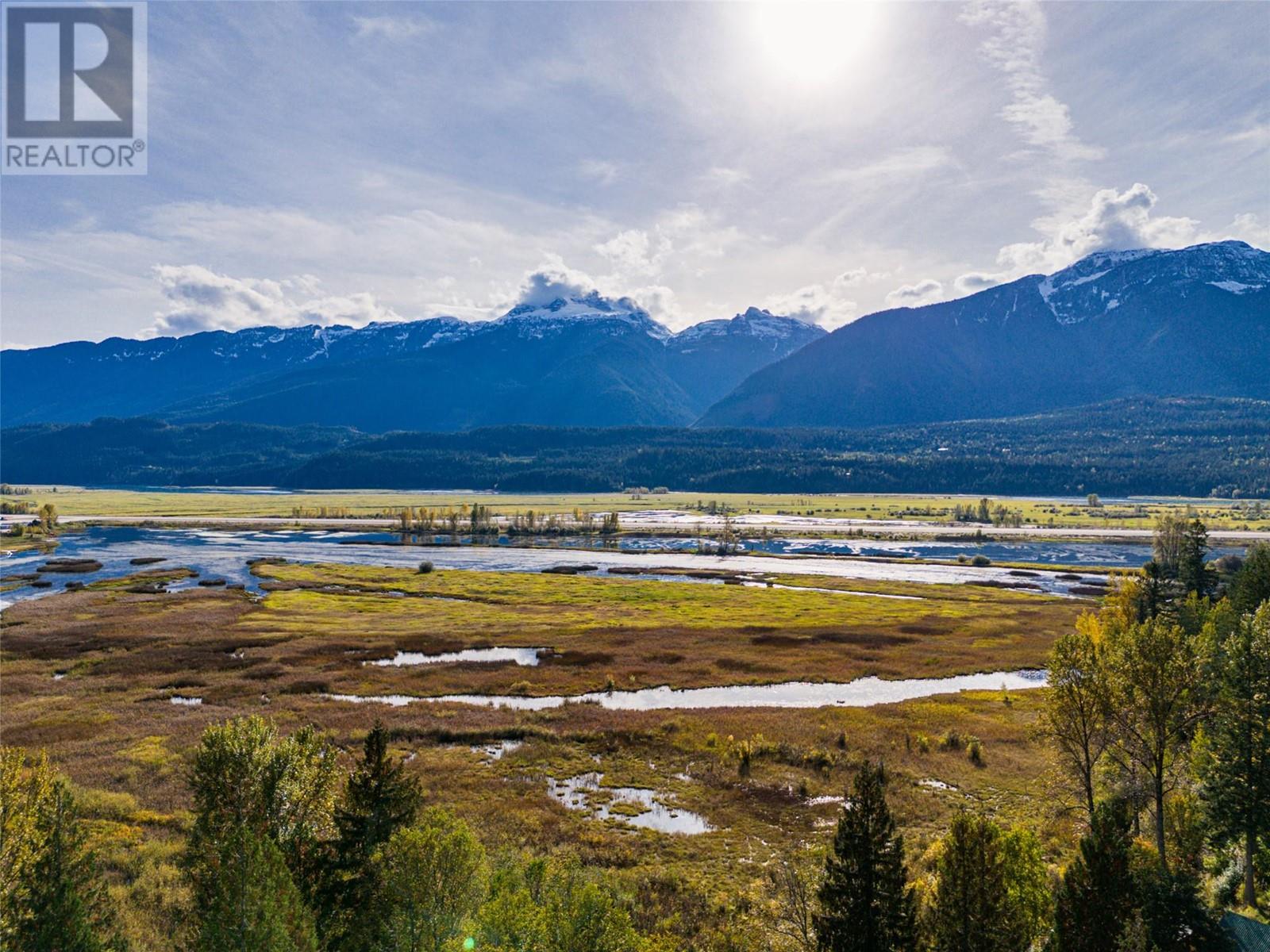 2281 Airport Way, Revelstoke, British Columbia  V0E 2S3 - Photo 1 - 10325608