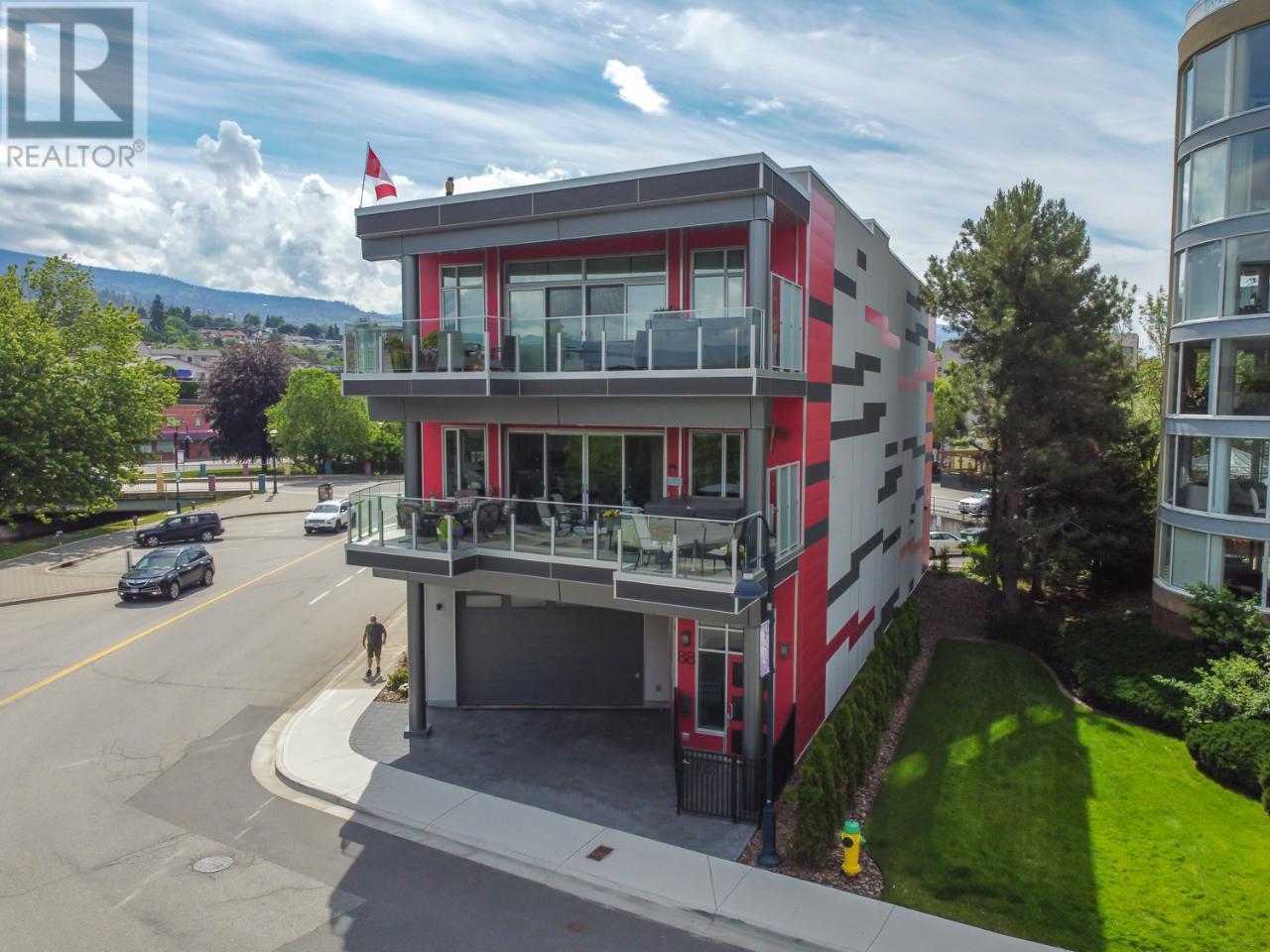 88 Lakeshore Drive, Penticton, British Columbia  V2A 1B5 - Photo 2 - 10325917