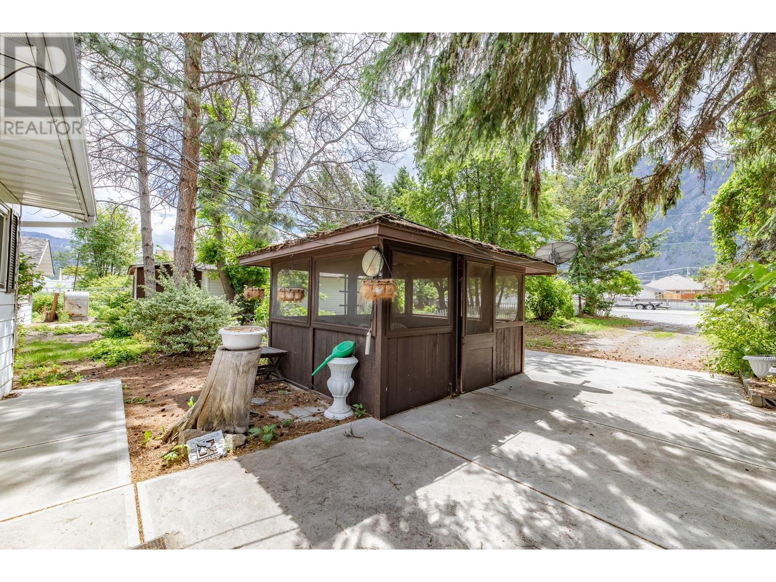 406 6th Avenue, Keremeos, British Columbia  V0X 1N3 - Photo 30 - 10325939