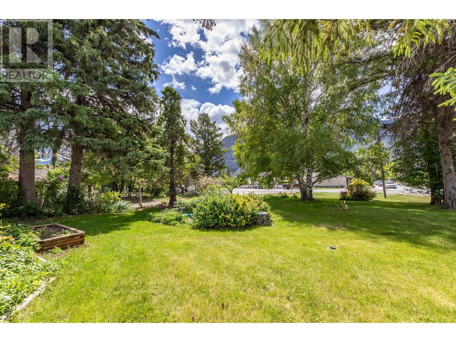 406 6th Avenue, Keremeos, British Columbia  V0X 1N3 - Photo 7 - 10325939