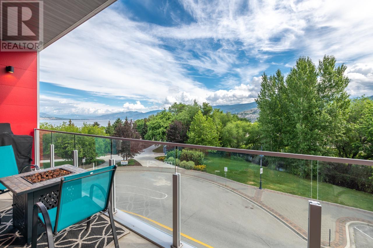 88 Lakeshore Drive, Penticton, British Columbia  V2A 1B5 - Photo 3 - 10325941