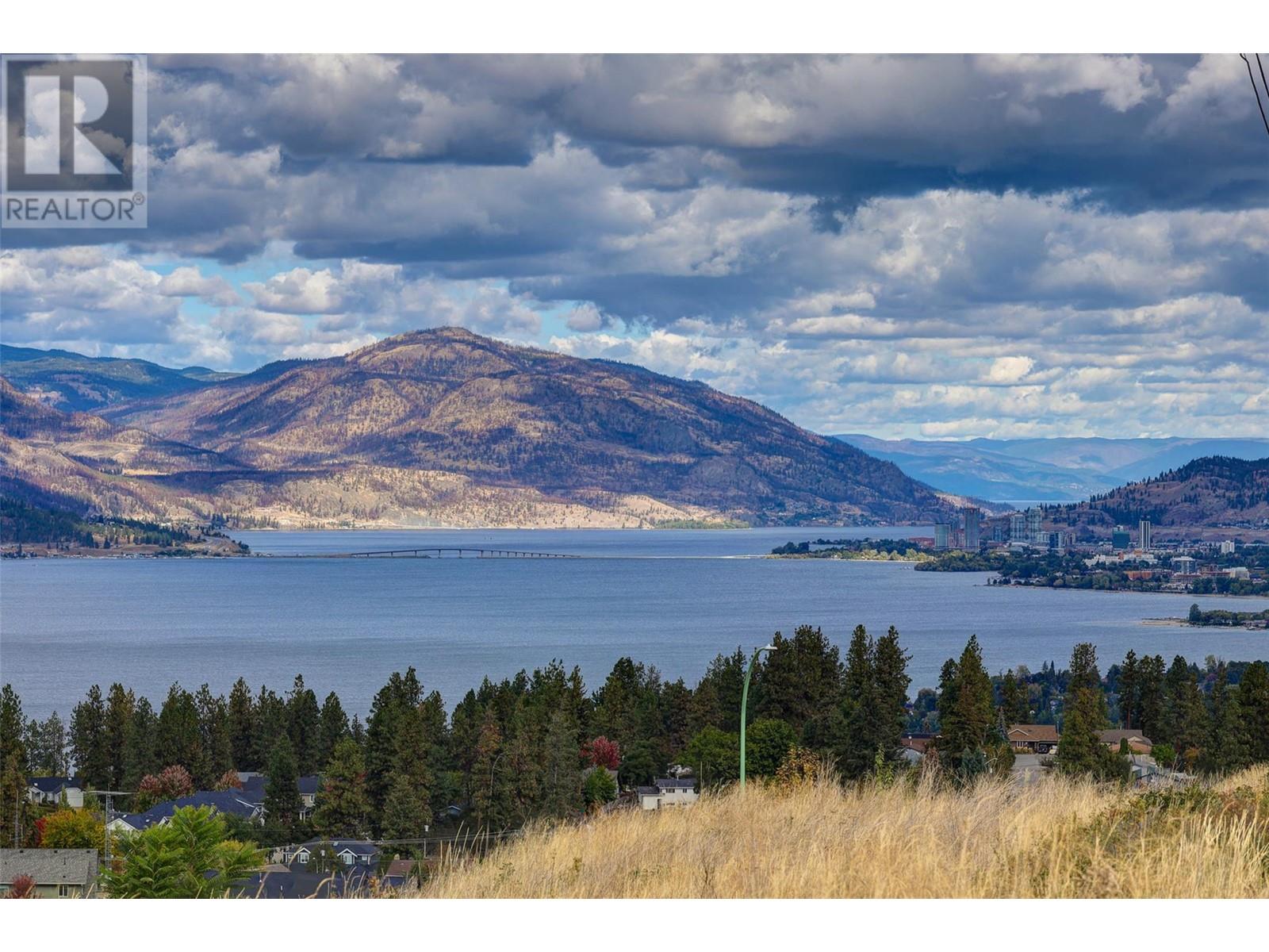 602 Trumpeter Road, Kelowna, British Columbia  V1W 4L6 - Photo 2 - 10325256