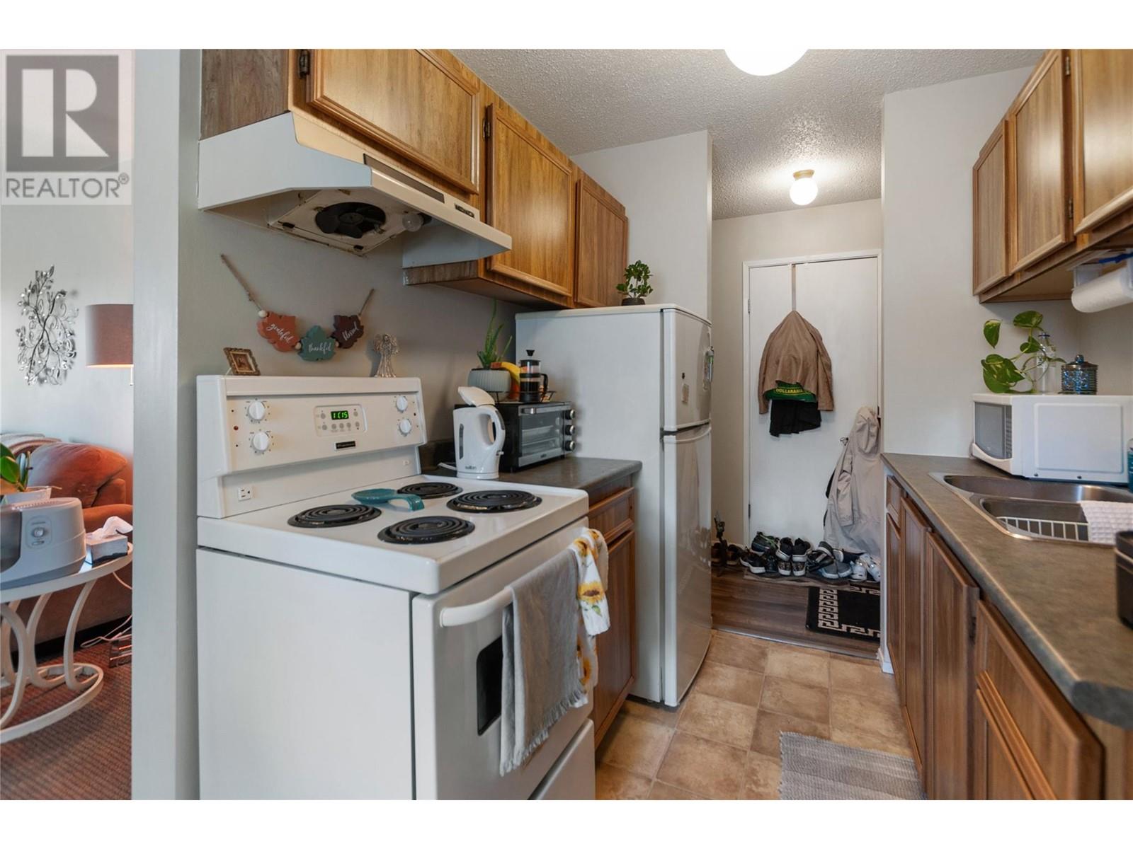 130 Skaha Place Unit# 205, Penticton, British Columbia  V2A 7J6 - Photo 5 - 10326068