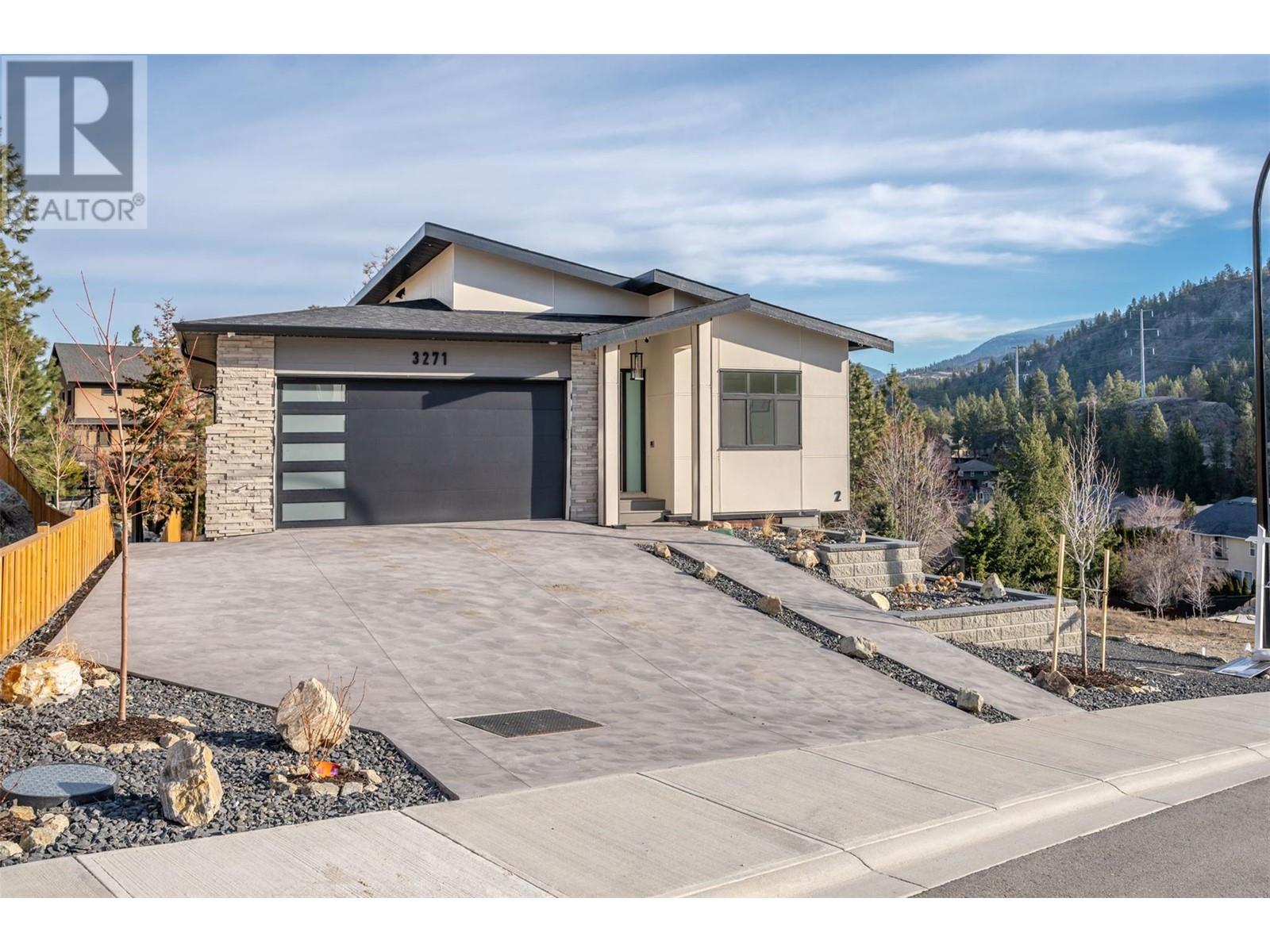 3271 Evergreen Drive, Penticton, British Columbia  V2A 9A9 - Photo 2 - 10326185