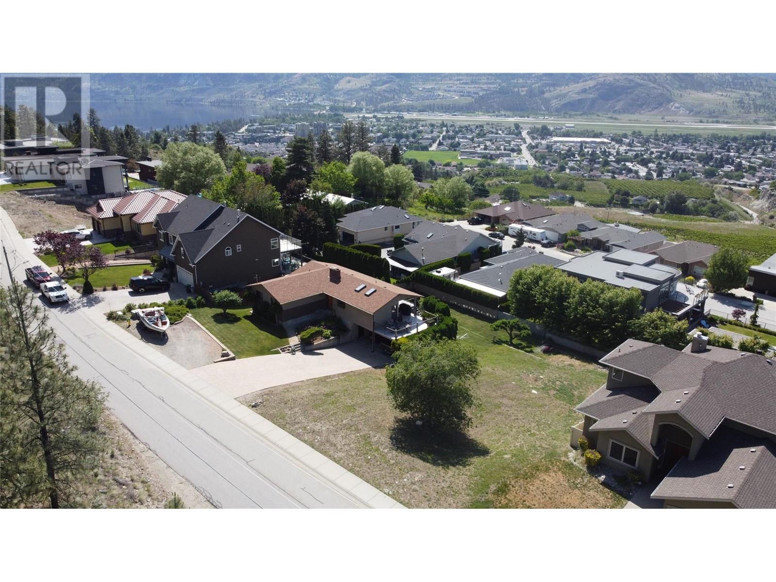 2931 Juniper Drive, Penticton, British Columbia  V2A 7T1 - Photo 4 - 10326649