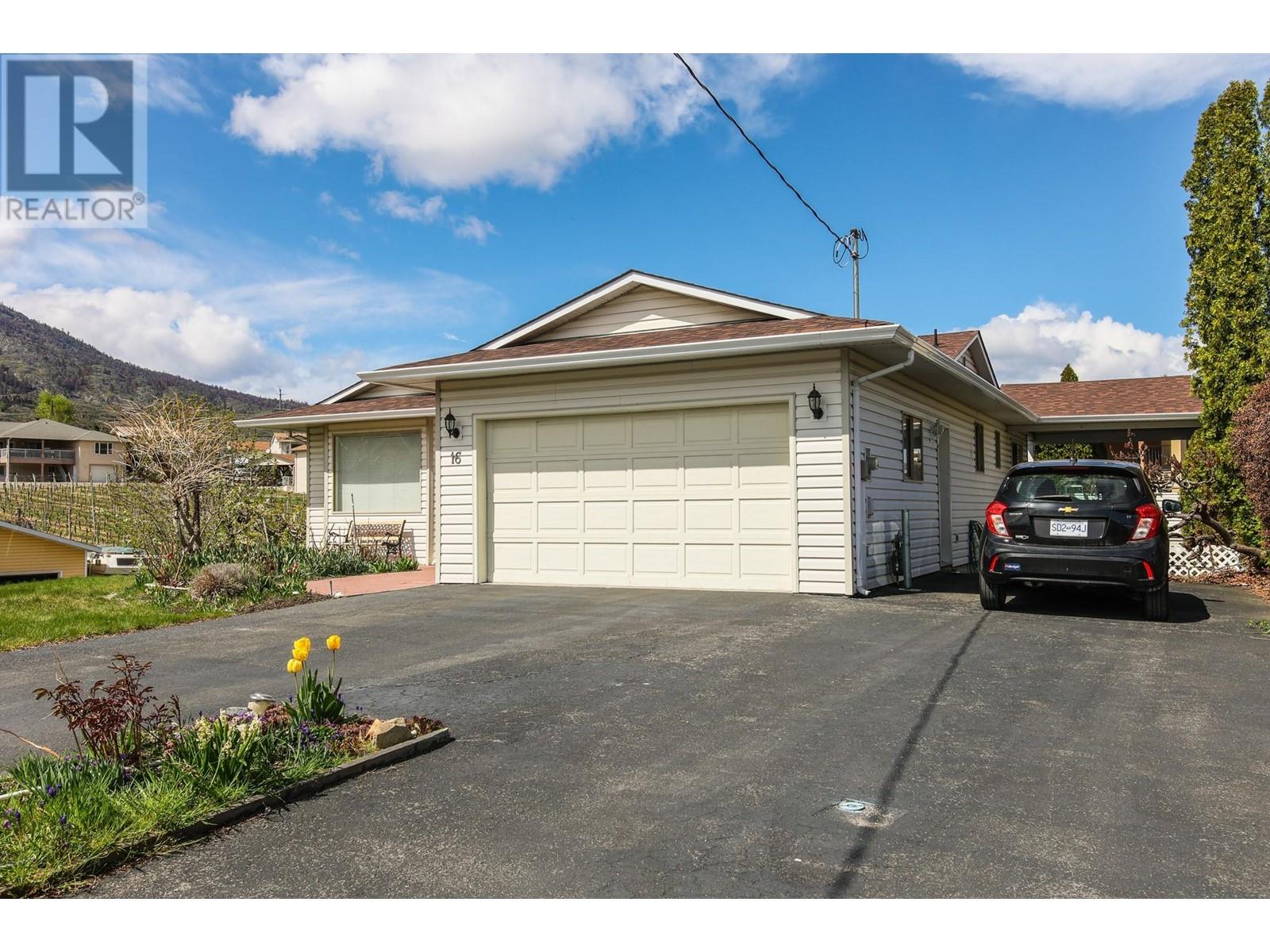 16 Yucca Place, Osoyoos, British Columbia  V0H 1V1 - Photo 2 - 10326513