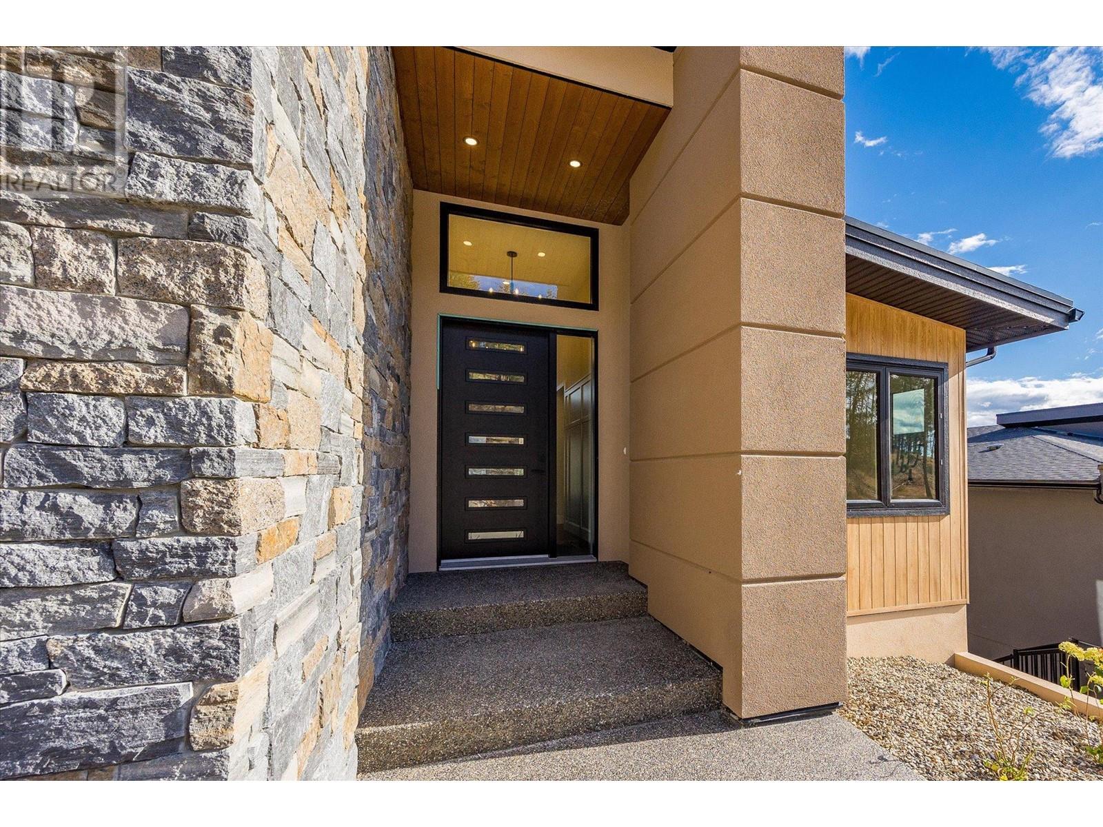 989 Loseth Drive, Kelowna, British Columbia  V1P 0A8 - Photo 3 - 10326612