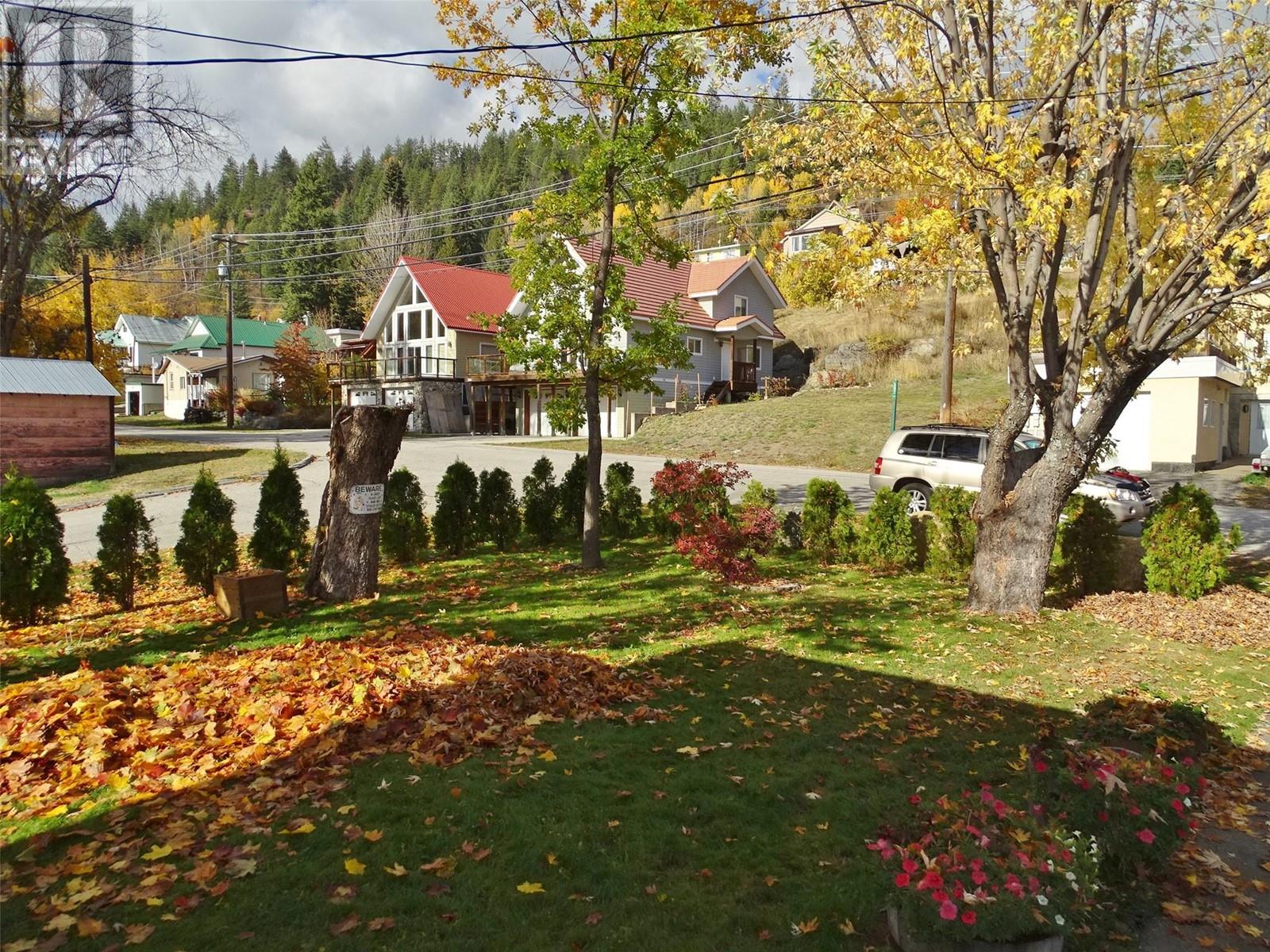 1613 Leroi Avenue, Rossland, British Columbia  V0G 1Y0 - Photo 39 - 10326626