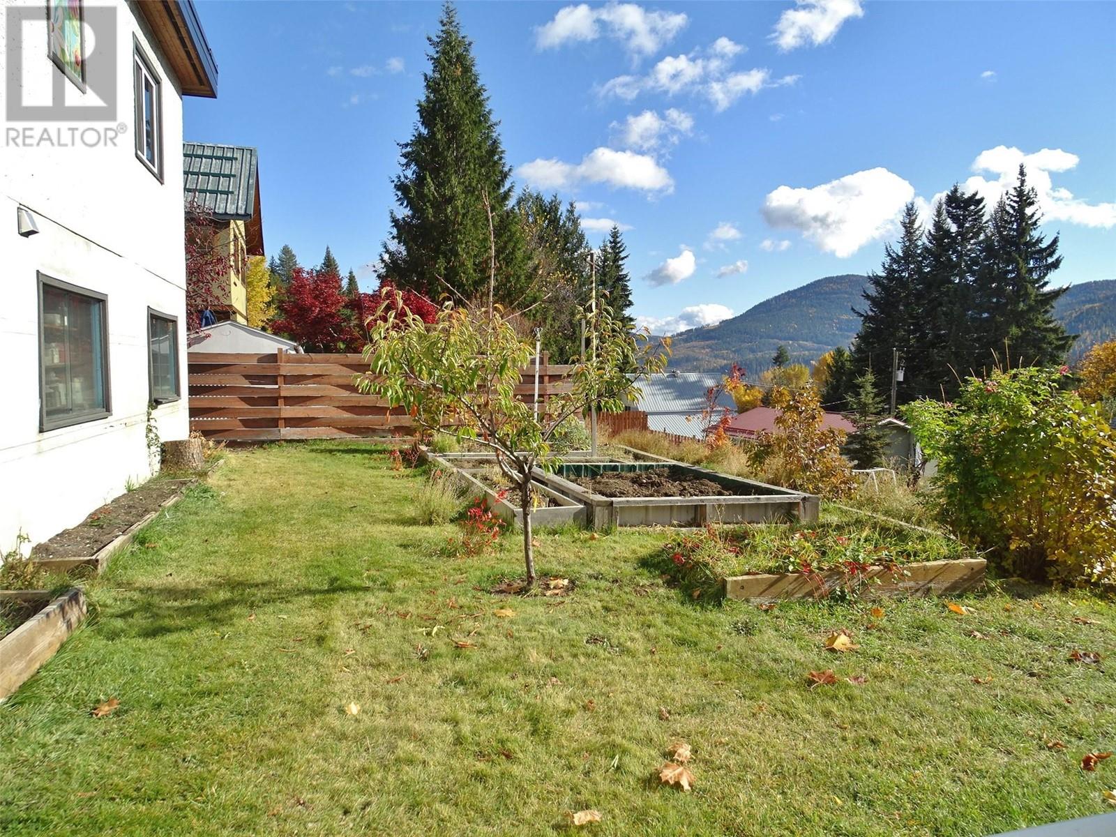 1613 Leroi Avenue, Rossland, British Columbia  V0G 1Y0 - Photo 47 - 10326626