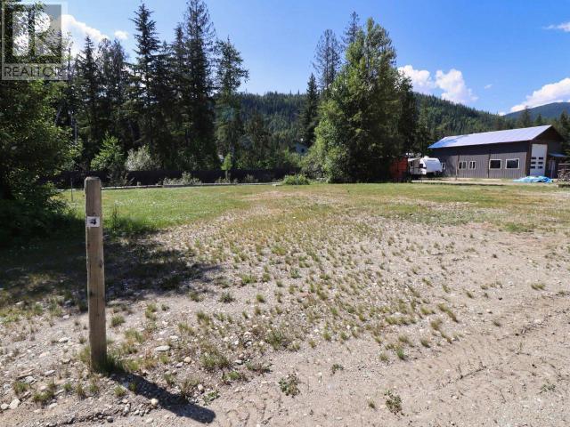 1701 Ireland Road Unit# 4, North Shuswap, British Columbia  V0E 1M9 - Photo 2 - 177902