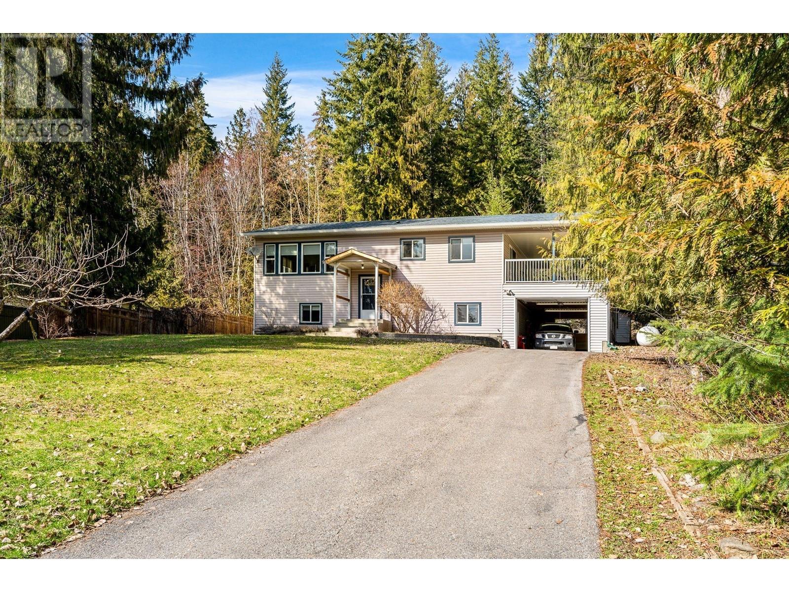 7451 Estate Drive, North Shuswap, British Columbia  V0E 1M8 - Photo 1 - 177464