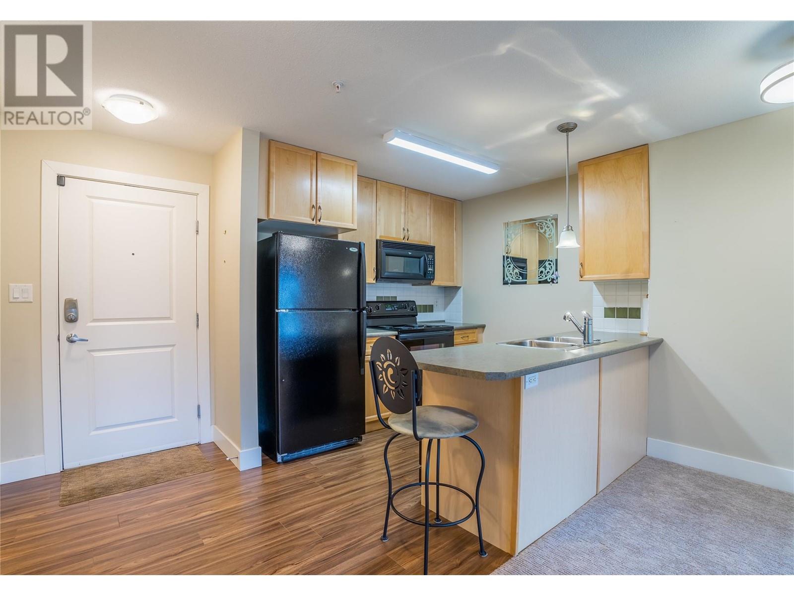 256 Hastings Avenue Unit# 211, Penticton, British Columbia  V2A 2V6 - Photo 2 - 10327015