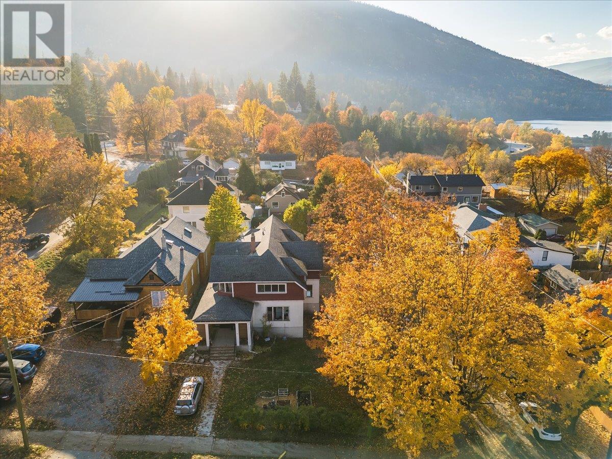 1004 Stanley Street, Nelson, British Columbia  V1L 1P2 - Photo 1 - 10326827