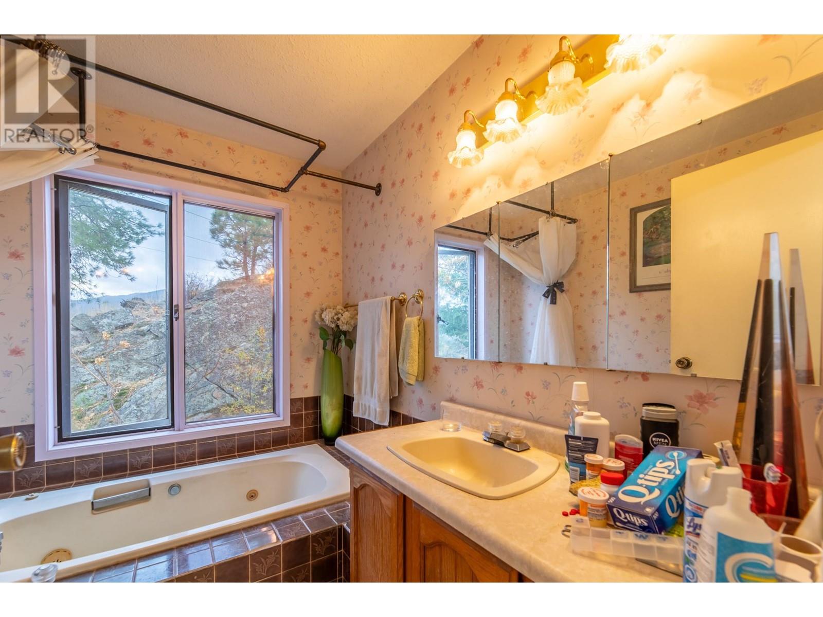 223 Sunnybrook Drive, Okanagan Falls, British Columbia  V0H 1R3 - Photo 22 - 10327287