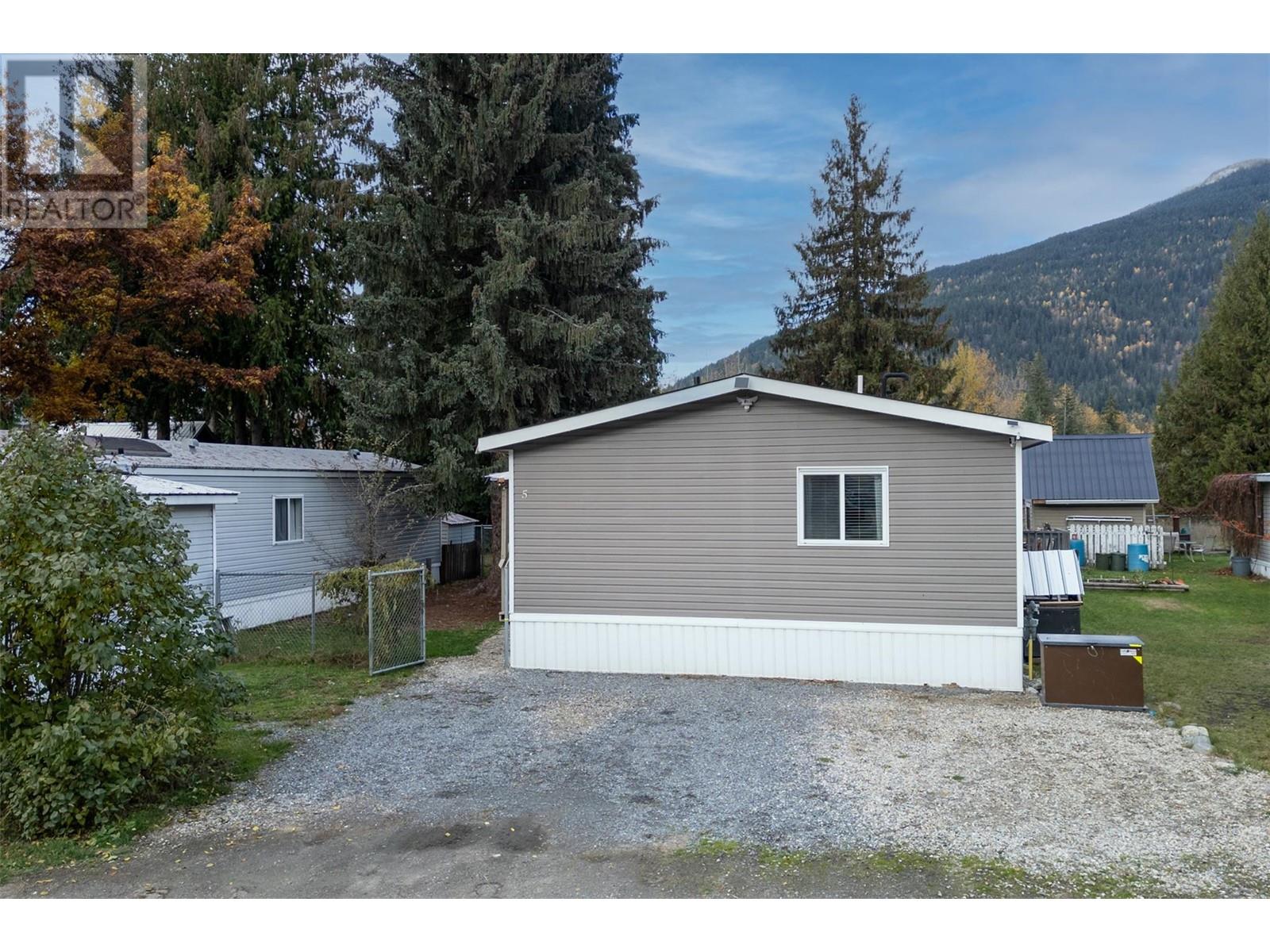 1442 Illecillewaet Road Unit# 5, Revelstoke, British Columbia  V0E 2S0 - Photo 2 - 10327293