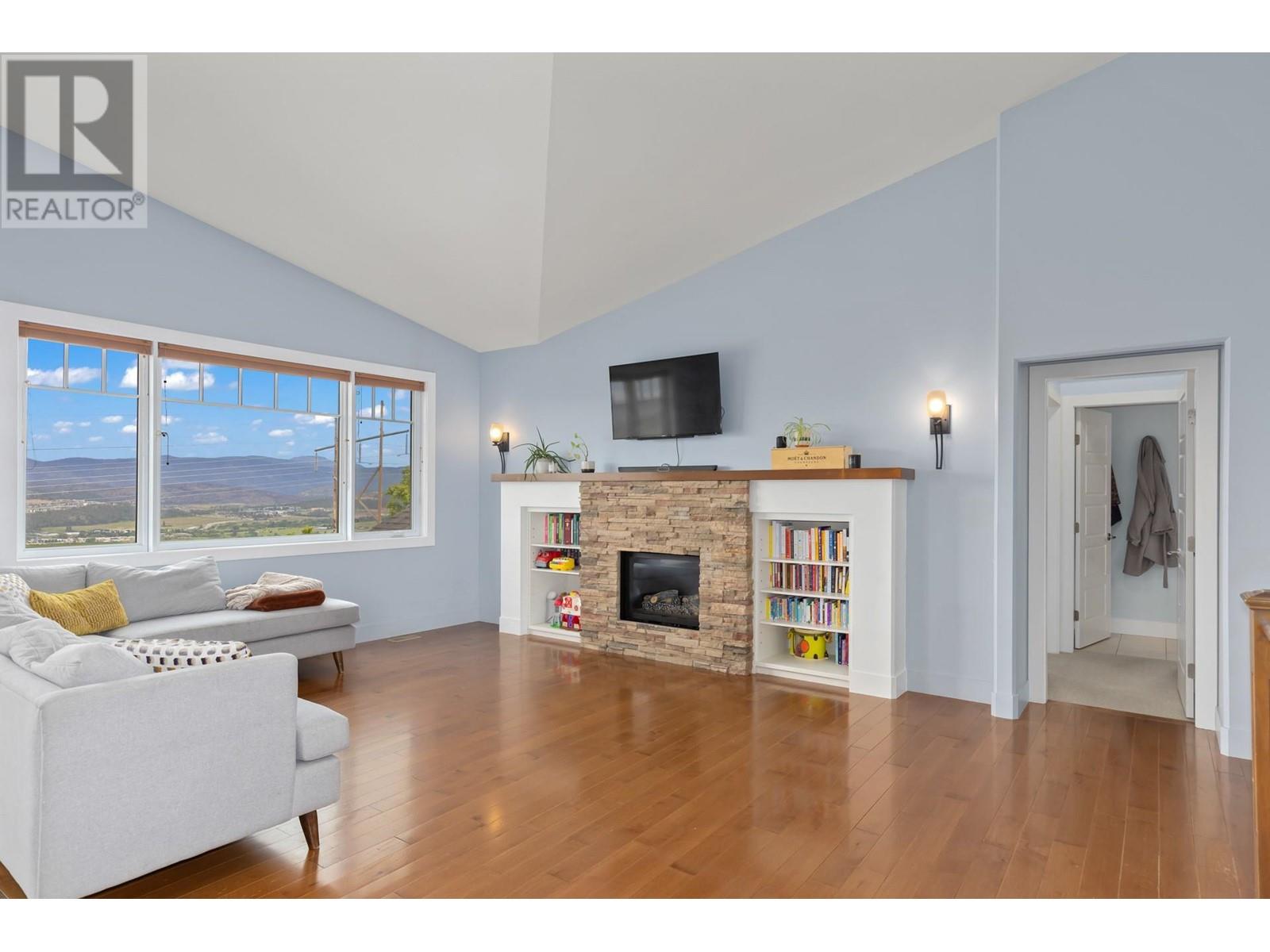 1585 Tower Ranch Boulevard, Kelowna, British Columbia  V1P 1P9 - Photo 4 - 10327519