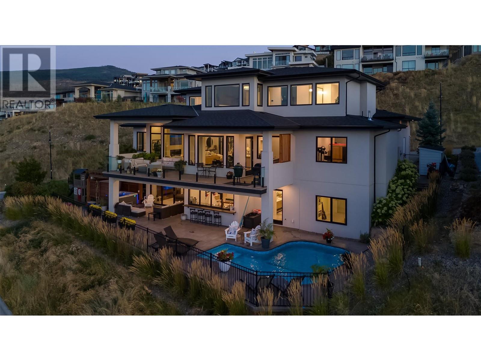 1010 Lakecrest Court, Kelowna, British Columbia  V1W 5M6 - Photo 2 - 10324415