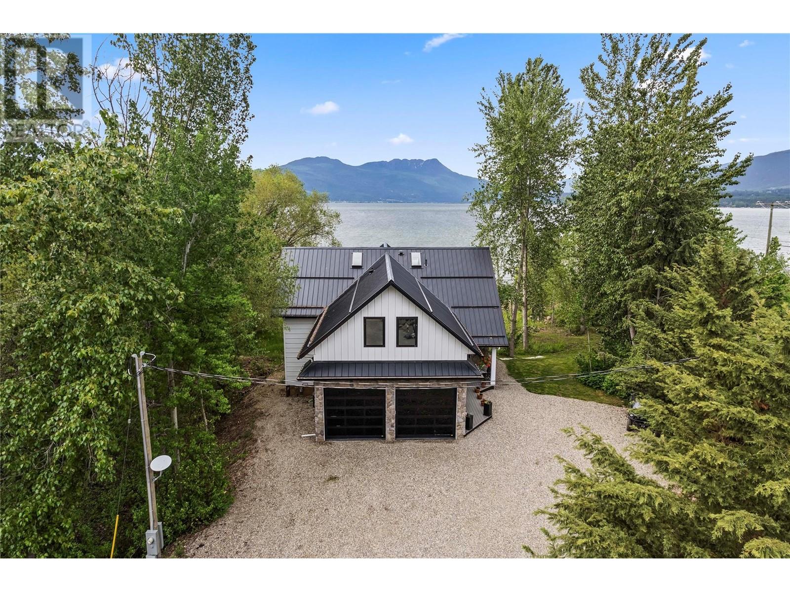 3700 Sunnybrae Canoe Point Road, Tappen, British Columbia  V0E 2X1 - Photo 3 - 10327131