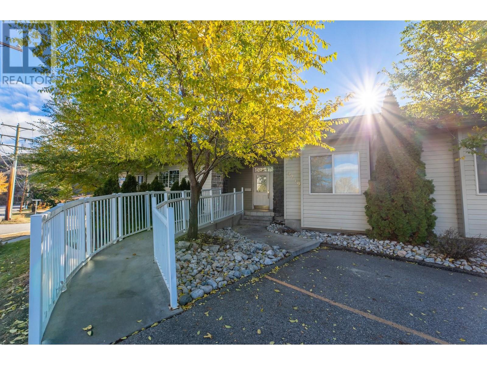 9719 Brown Street, Summerland, British Columbia  V0H 1Z0 - Photo 5 - 10328025