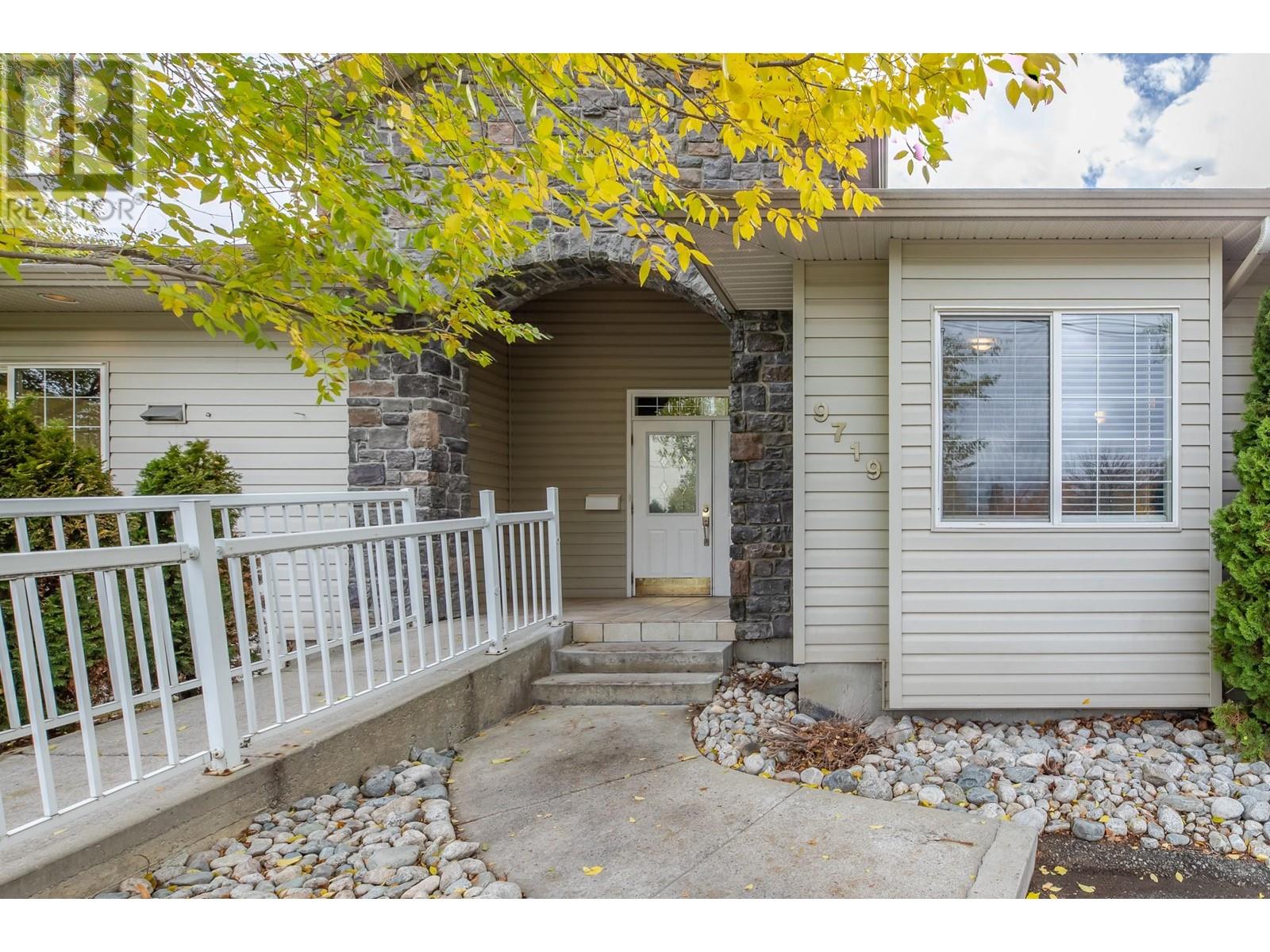 9719 Brown Street, Summerland, British Columbia  V0H 1Z0 - Photo 6 - 10328025