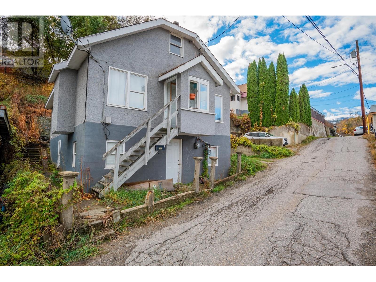 246 Esling Street, Trail, British Columbia  V1R 3M2 - Photo 2 - 10327513